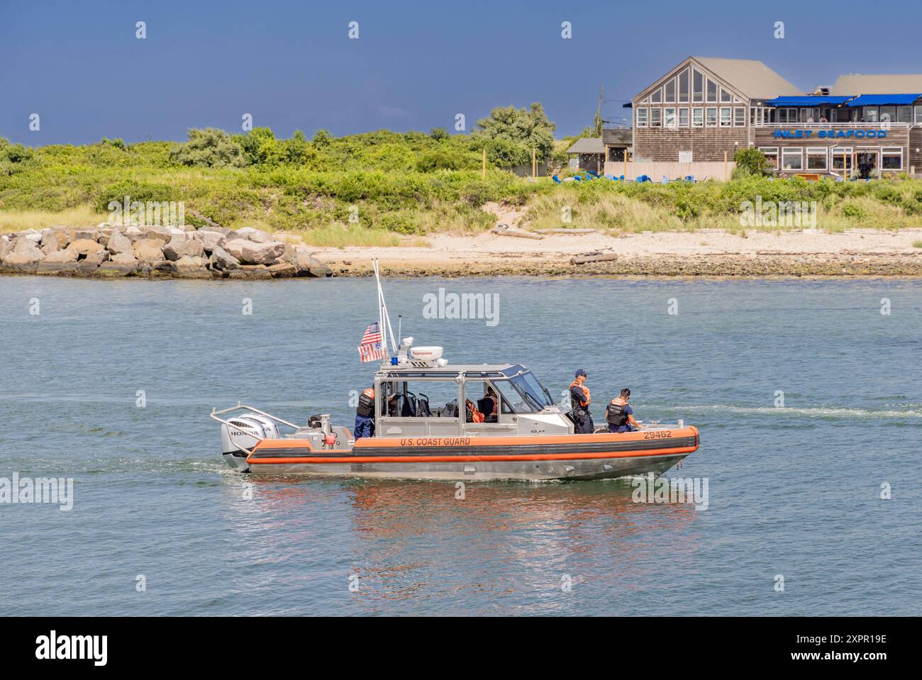 Kleines Schiff der US-Küstenwache auf Patrouille in montauk, ny Stockfoto