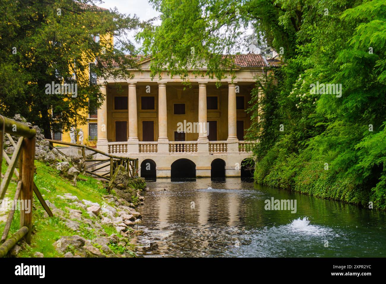 Loggia Valmarana in Giardini Salvi, Vicenza, Veneto, Italien – eine exquisite Renaissance-Loggia entworfen von Andrea Palladio, gelegen im ruhigen Giard Stockfoto