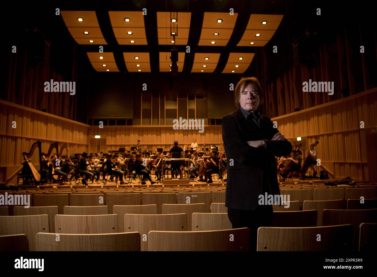 Julian Lloyd Webber fotografierte am Birmingham Conservatoire. Stockfoto