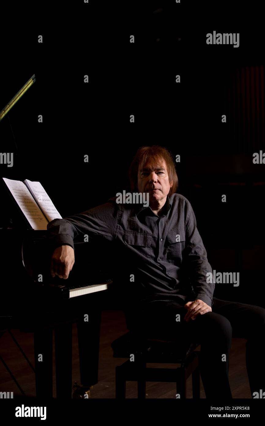 Julian Lloyd Webber fotografierte am Birmingham Conservatoire. Stockfoto