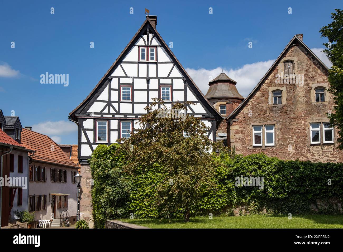 Fachwerkhaus Kemenate derer von Hutten/Lutherisches Pfarrhaus in der Altstadt von Schloss Steinau, Steinau und d Stockfoto