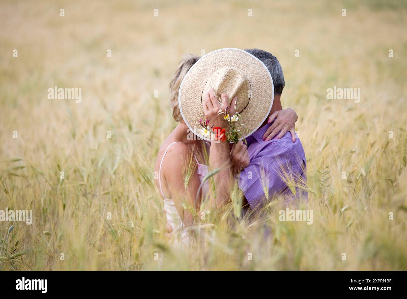 Erwachsene, Erwachsene, Anleihe, Bindung, Anleihen, Farbe, Farbe, Moderne, Land, Land, Landschaft, Paare, Paare, Cover, Cover, tagsüber, annehmen, annehmen, Stockfoto