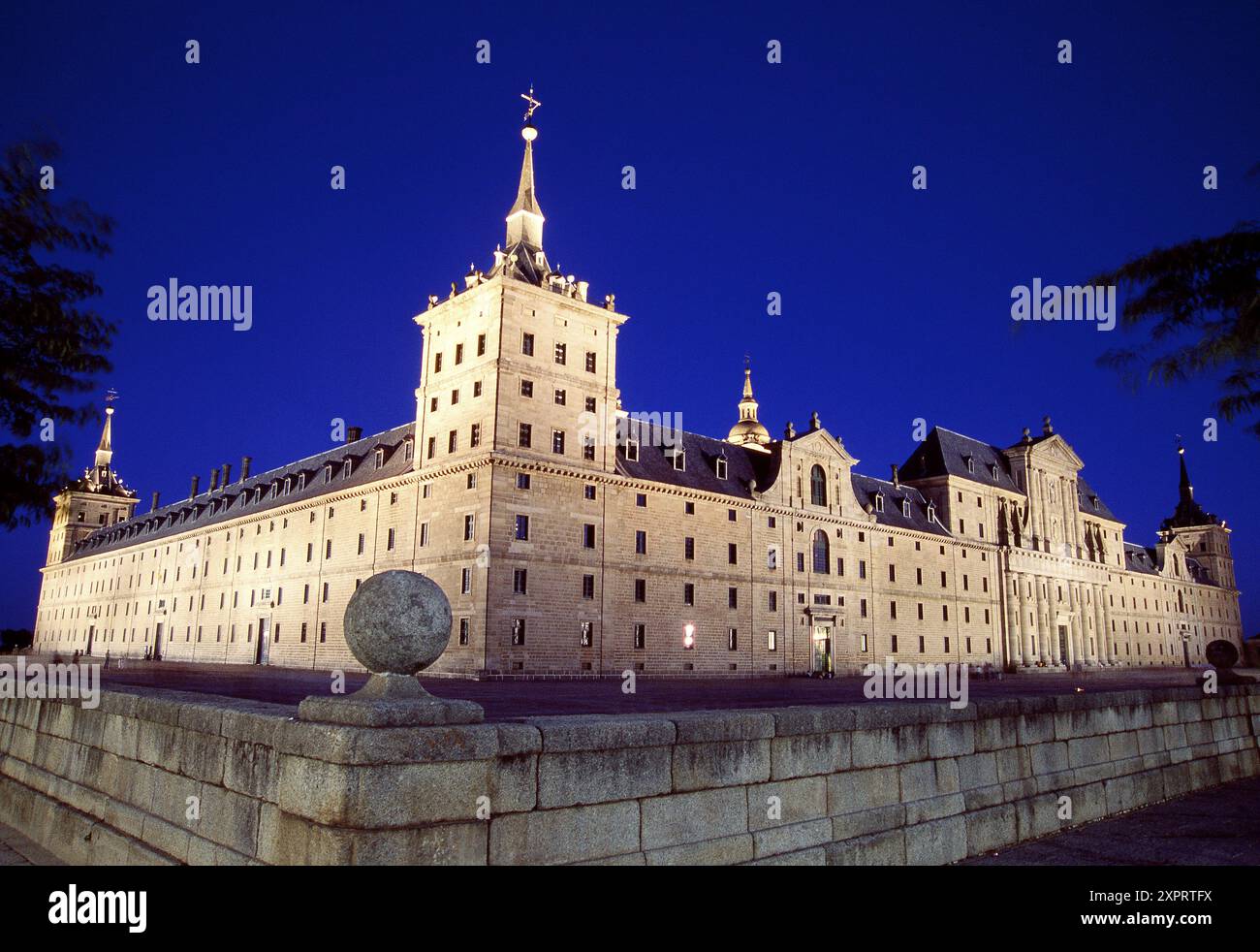 Königliches Kloster Nachtansicht San Lorenzo del Escorial Madrid Provinz Spanien Stockfoto