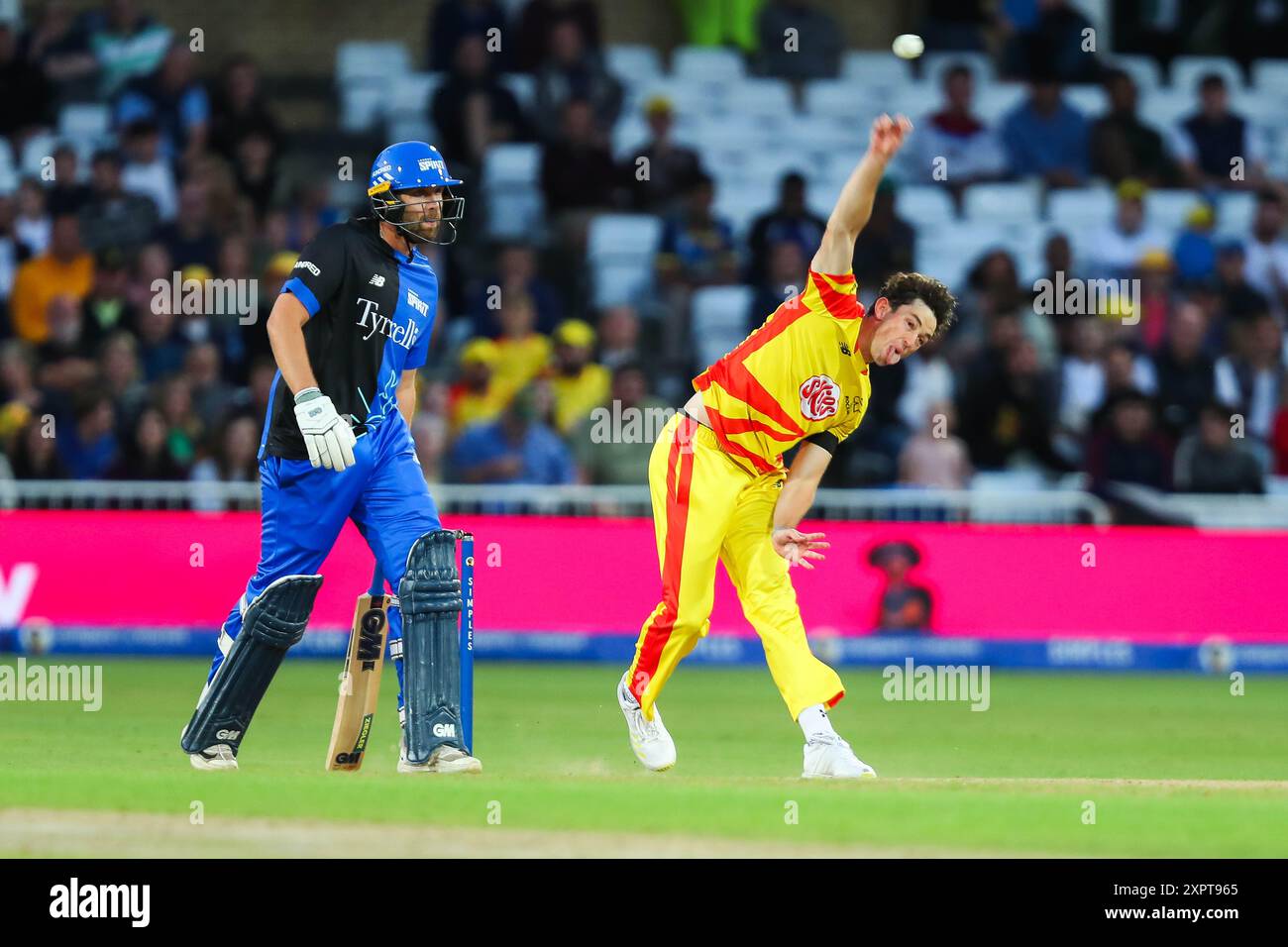 John Turner von Trent Rockets Bowls and Hits Andre Russell von London Spirit während des Hundert Matches Trent Rockets vs London Spirit in Trent Bridge, Nottingham, Vereinigtes Königreich, 7. August 2024 (Foto: Izzy Poles/News Images) Stockfoto