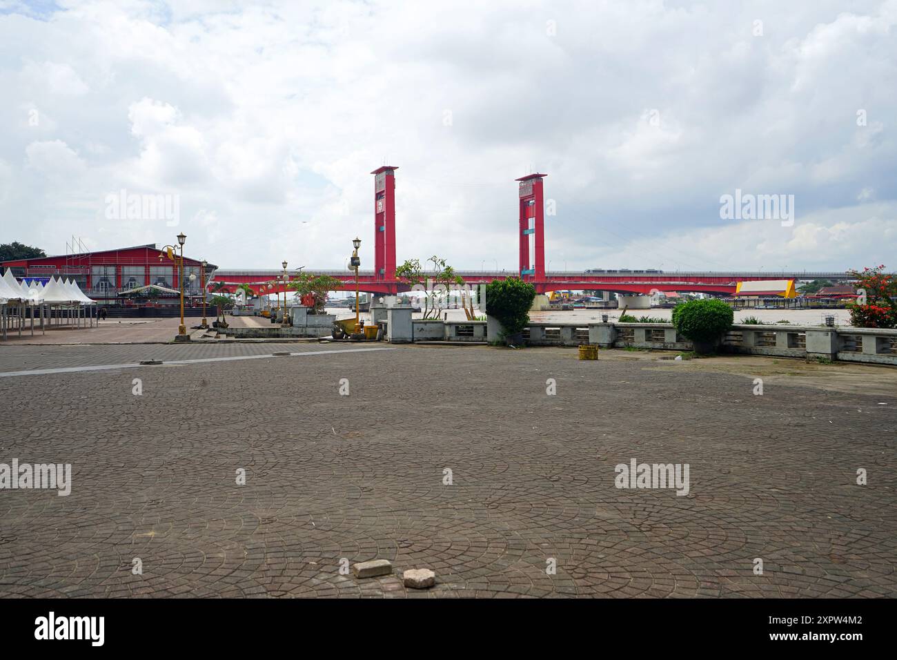 Jembatan Ampera Bridge, Musi River, Palembang, Süd-Sumatera, Indonesien Stockfoto