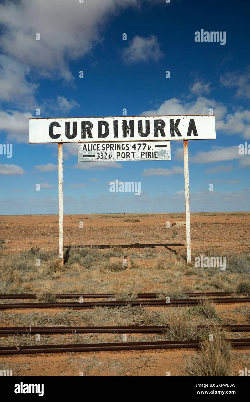 Anschlussgleis Der Curdimurka Railway (Old Ghan Railway), Oodnadatta Track, Outback, South Australia, Australien Stockfoto