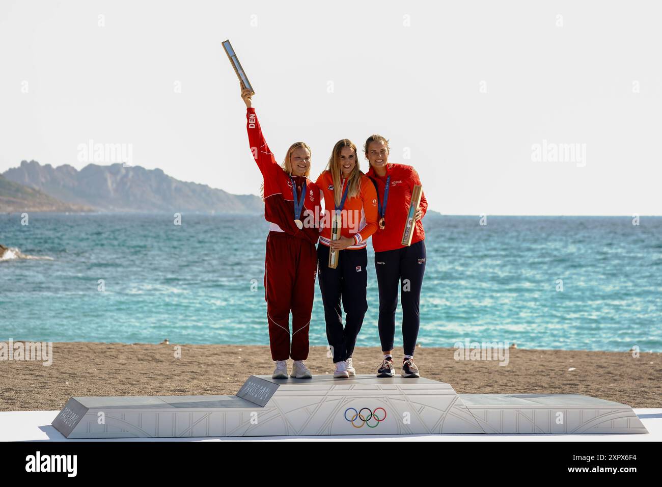 Anne-Marie RINDOM (Dänemark) Silbermedaille, Marit BOUWMEESTER (Niederlande) Goldmedaille, Line Flem HOEST (Norwegen) Bronzemedaille, Segeln, Women&#39;s Schlauchboot während der Olympischen Spiele in Paris 2024 am 7. August 2024 in Marseille Marina Stockfoto