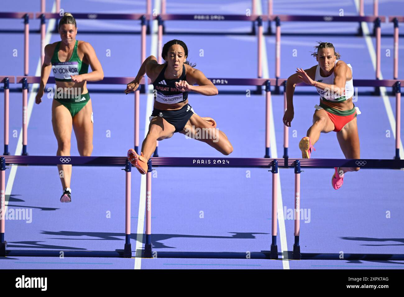 Saint Denis, Frankreich. August 2024. Olympische Spiele, Paris 2024, Leichtathletik, Stade de France, 100 m Hürden, Frauen, Heptathlon, Katarina Johnson-Thompson (M) aus Großbritannien in Aktion. Quelle: Sven Hoppe/dpa/Alamy Live News Stockfoto