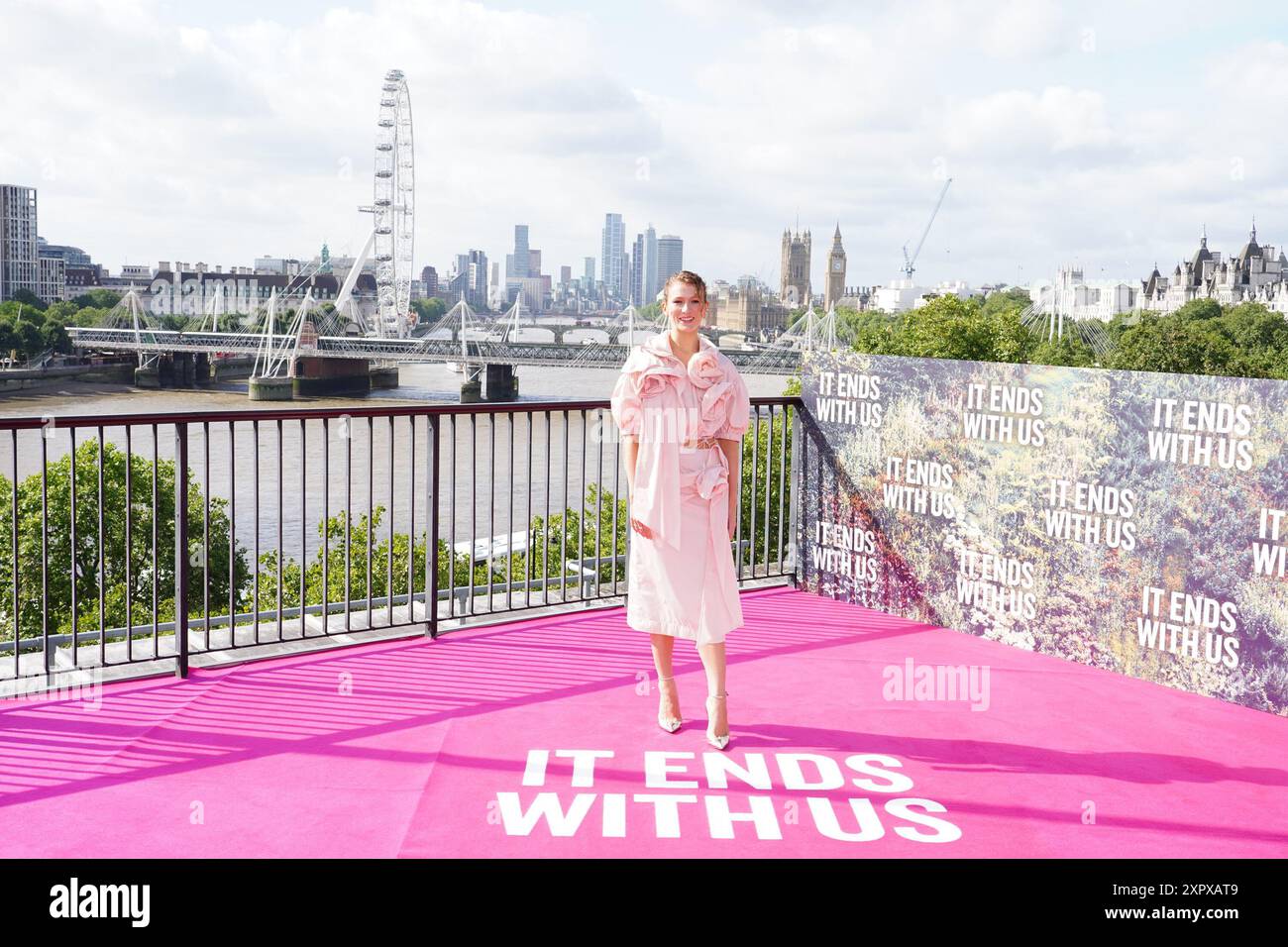 Isabela Ferrer nimmt an einem Fotoanruf Teil, um es endet bei uns in der IET: London, Zentrum von London. Bilddatum: Donnerstag, 8. August 2024. Stockfoto