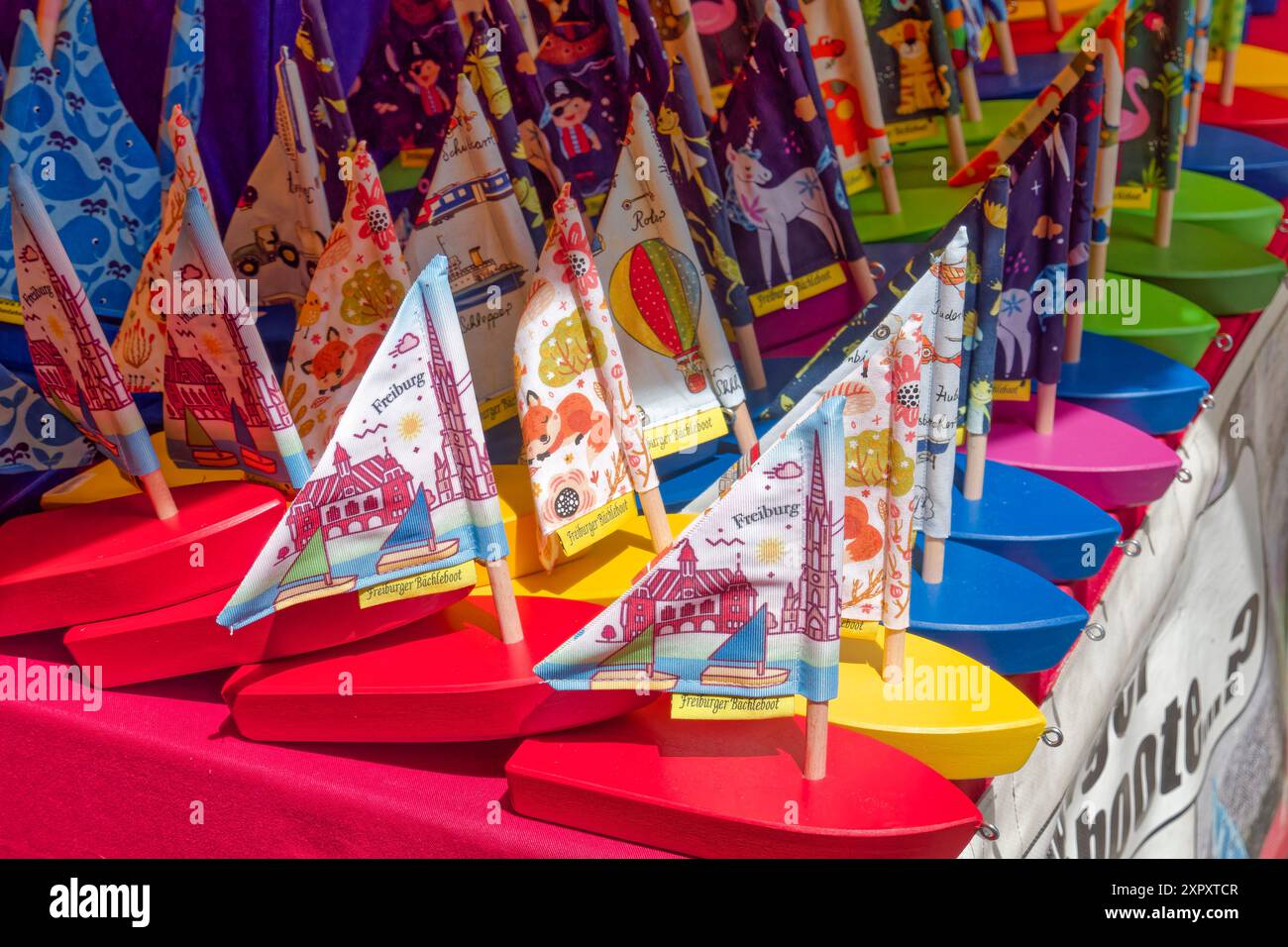 Bächle Boote, Verkaufsstand, Spielzeugboote aus Holz, Souvenirs, Freiburg im Breisgau, Schwarzwald, Baden-Wüttemberg, Deutschland Stockfoto