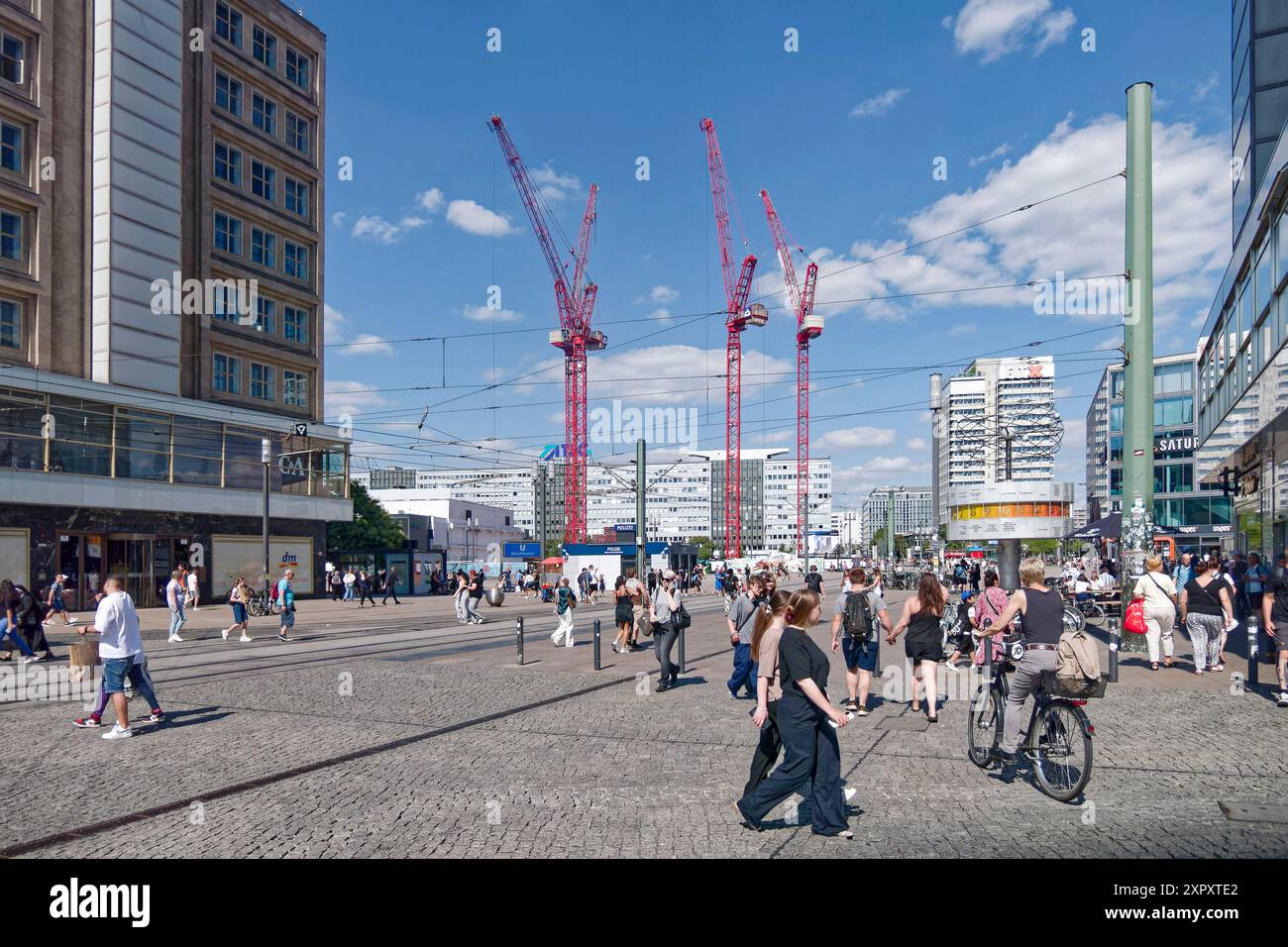Alexanderplatz, Weltzeituhr, Polizeistation, Baustelle Hochhausprojekt D3, Convivio, Berlin-Mitte Stockfoto Alexanderplatz, Weltzeituhr, Polizeistation, Baustelle Hochhausprojekt D3, Convivio, Berlin-Mitte Stockfoto