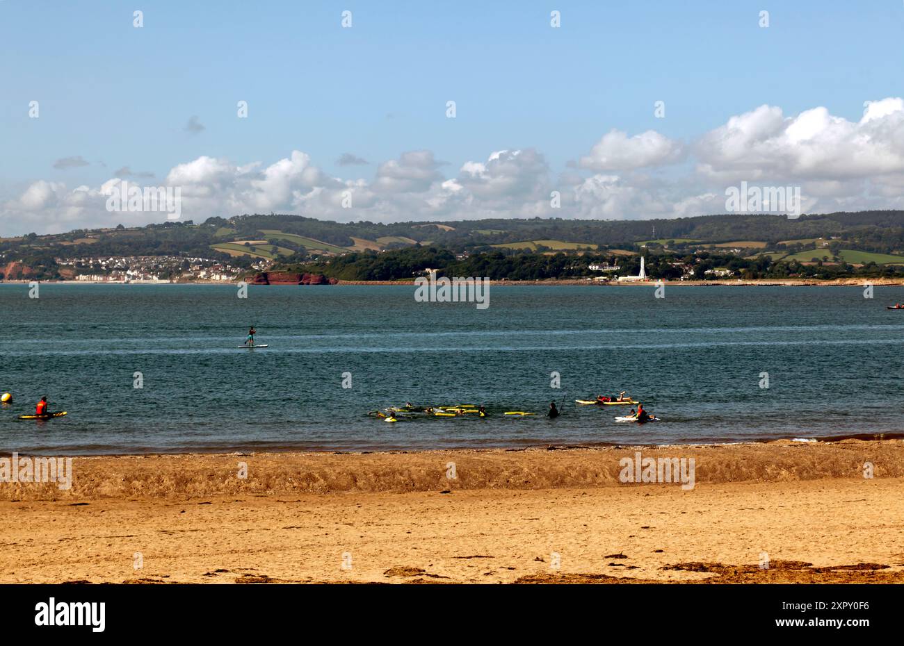 Blick über die Mündung des Flusses Ex vom Queens Drive, in der Nähe der RNLI Exmouth Lifeboat Station, in Richtung Dawlish und Dawlish Warren, Devon Stockfoto