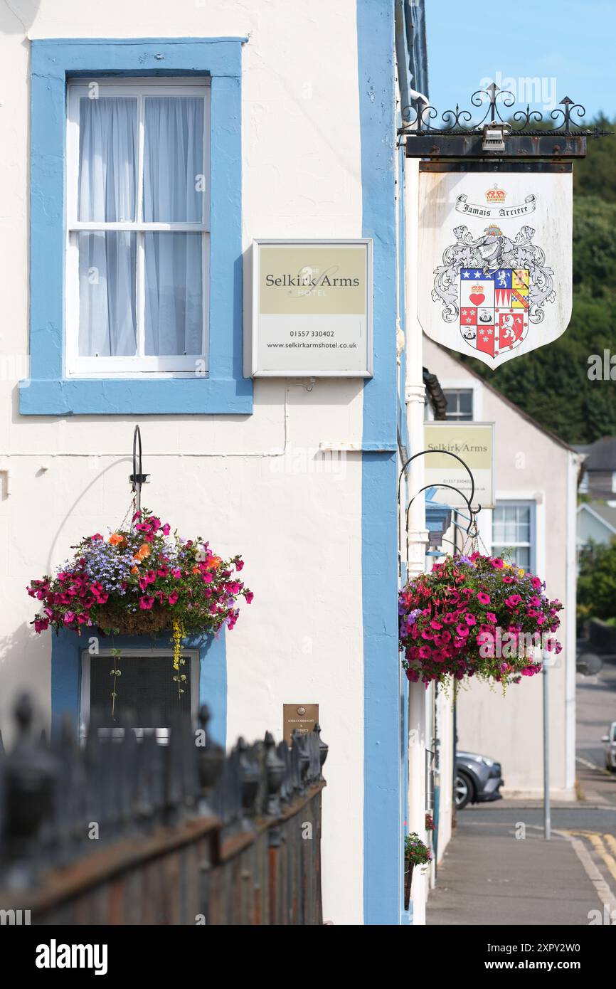 The Selkirk Arms Hotel Pub und Restaurant in Kirkcudbright Dumfries & Galloway Schottland - Foto August 2024 Stockfoto