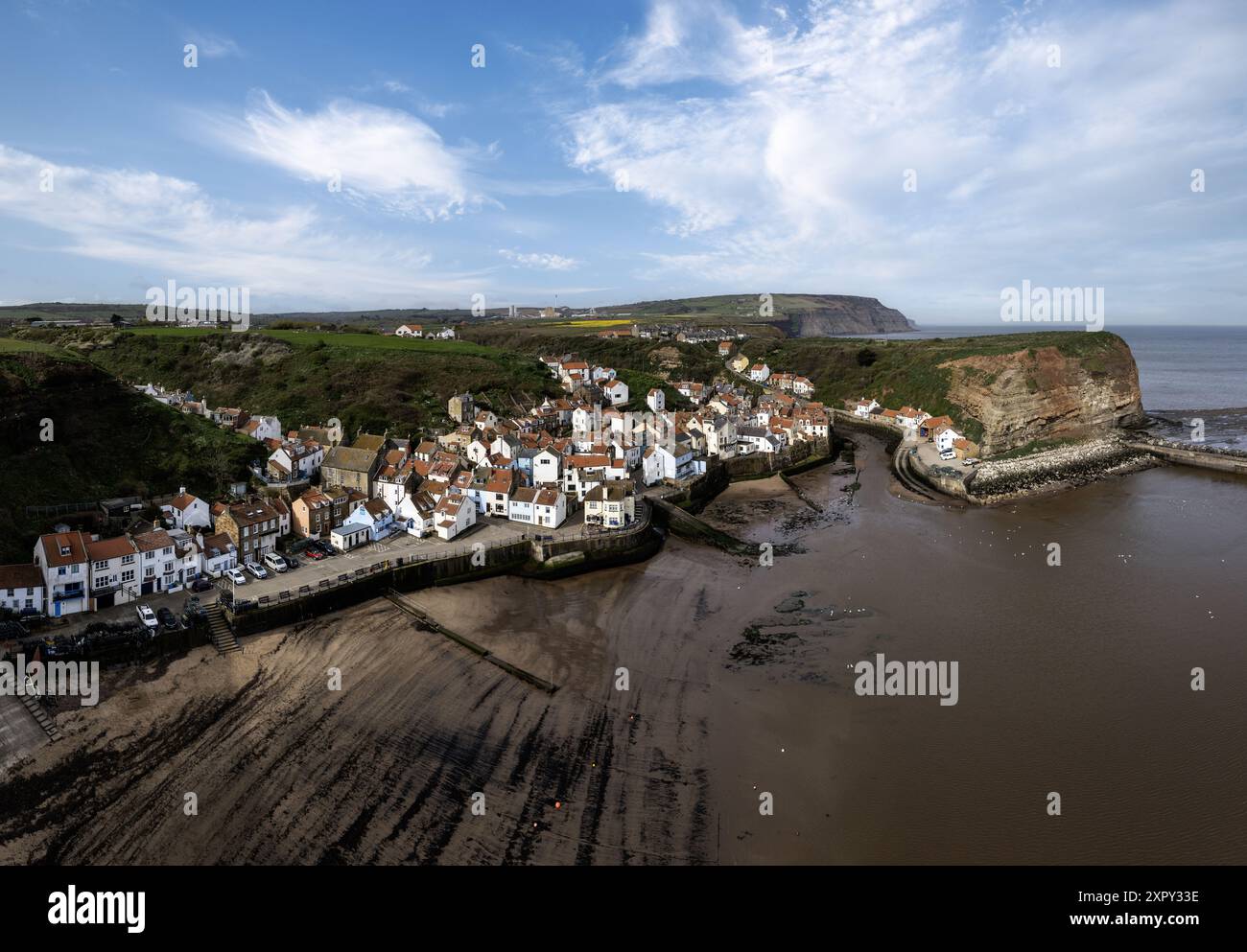 Erhöhter Panoramablick auf staithes North yorkshire Küste bei Ebbe keine Leute Stockfoto