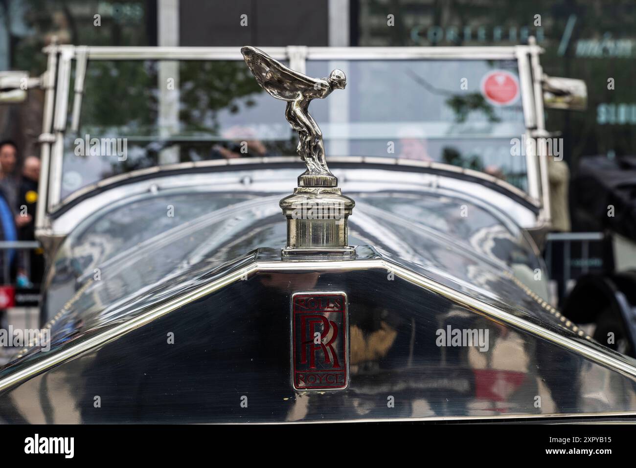 Barcelona, Spanien - 6. April 2024: Altes Retro-Auto der Marke Rolls Royce aus den 1920er Jahren parkte auf einer Straße in Barcelona, Katalonien, Spanien Stockfoto