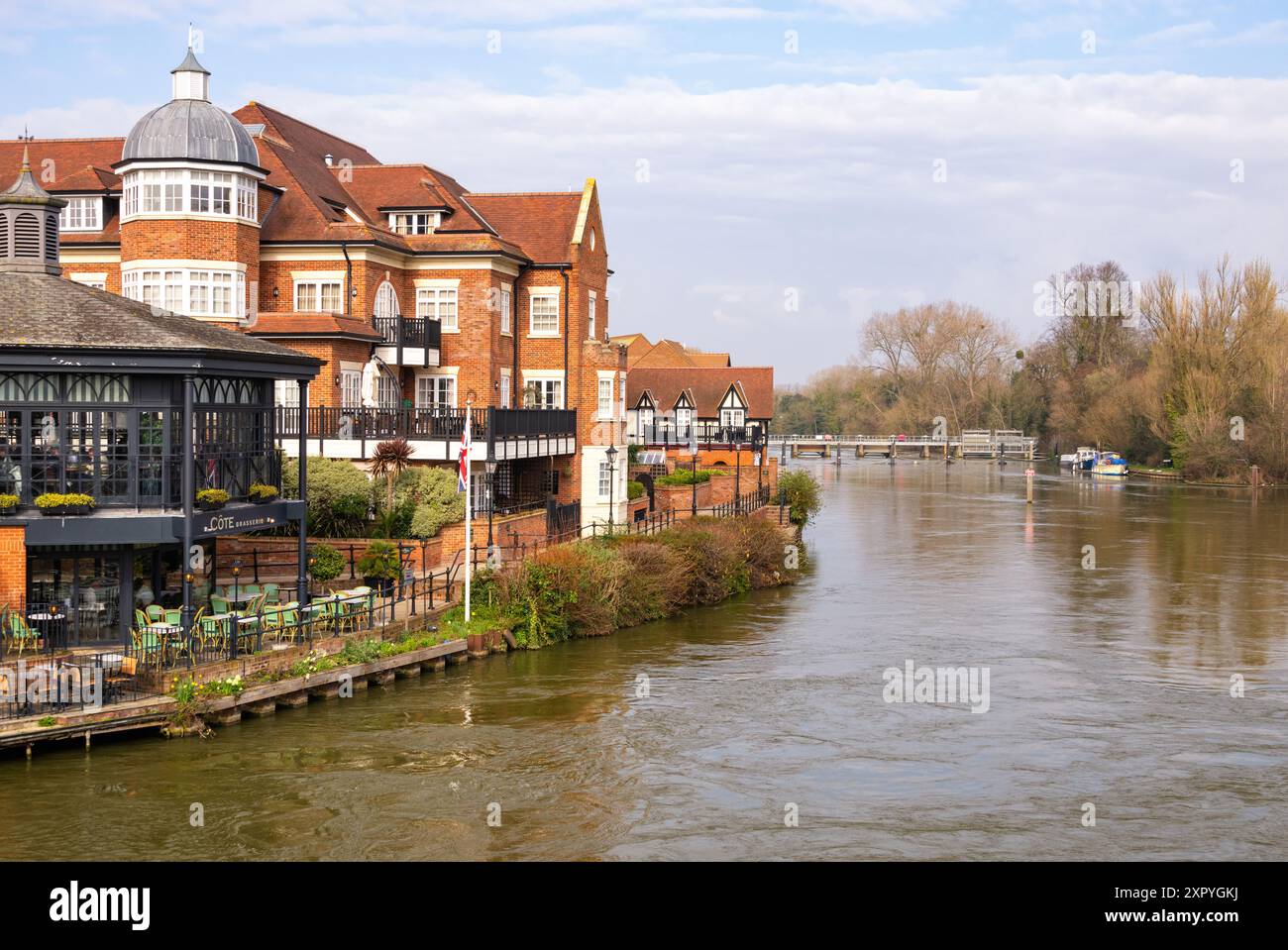 Blick auf die Themse und Eton von der Windsor Bridge, Windsor, Berkshire, England Stockfoto