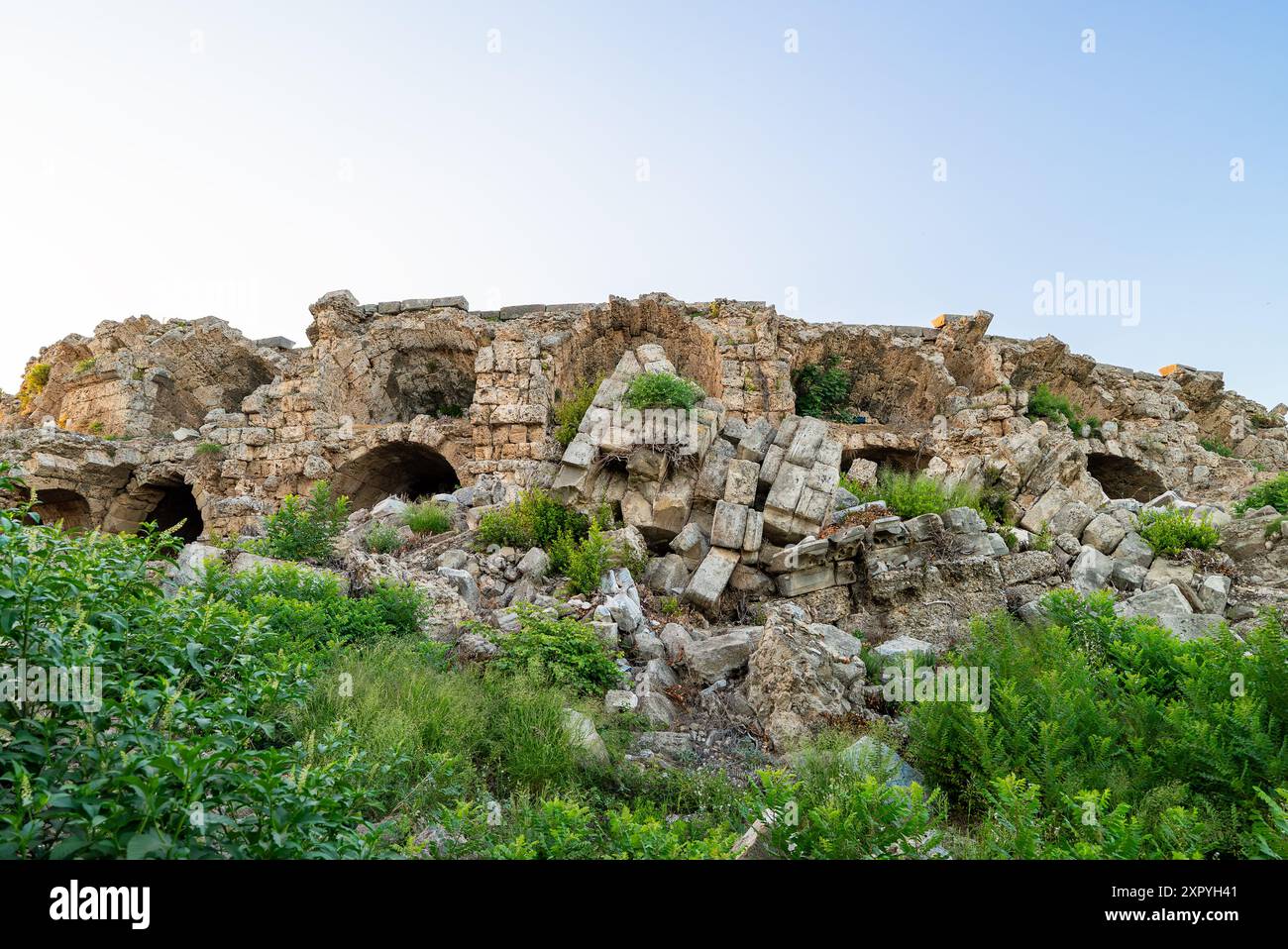 Ruinen der antiken Stadt Side. Altes Theater. Blick von außen. Stockfoto