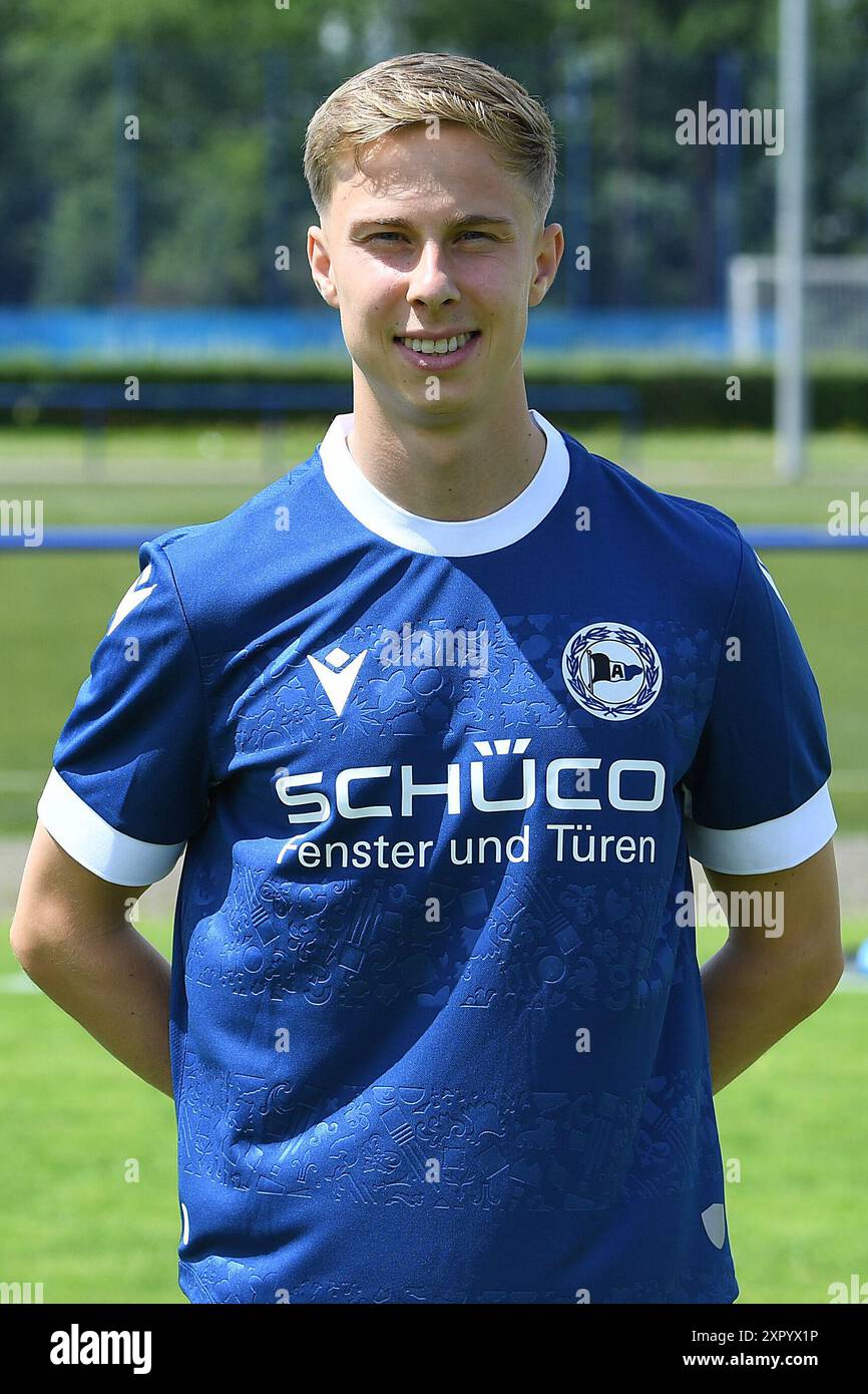 Bielefeld, Deutschland. Juli 2024. Fussball 3. Liga Offizieller Fototermin DSC Arminia Bielefeld am 10.07.2024 auf dem Trainingsgelaende in Bielefeld Sam Schreck ( Bielefeld ) Foto: Revierfoto Credit: ddp Media GmbH/Alamy Live News Stockfoto