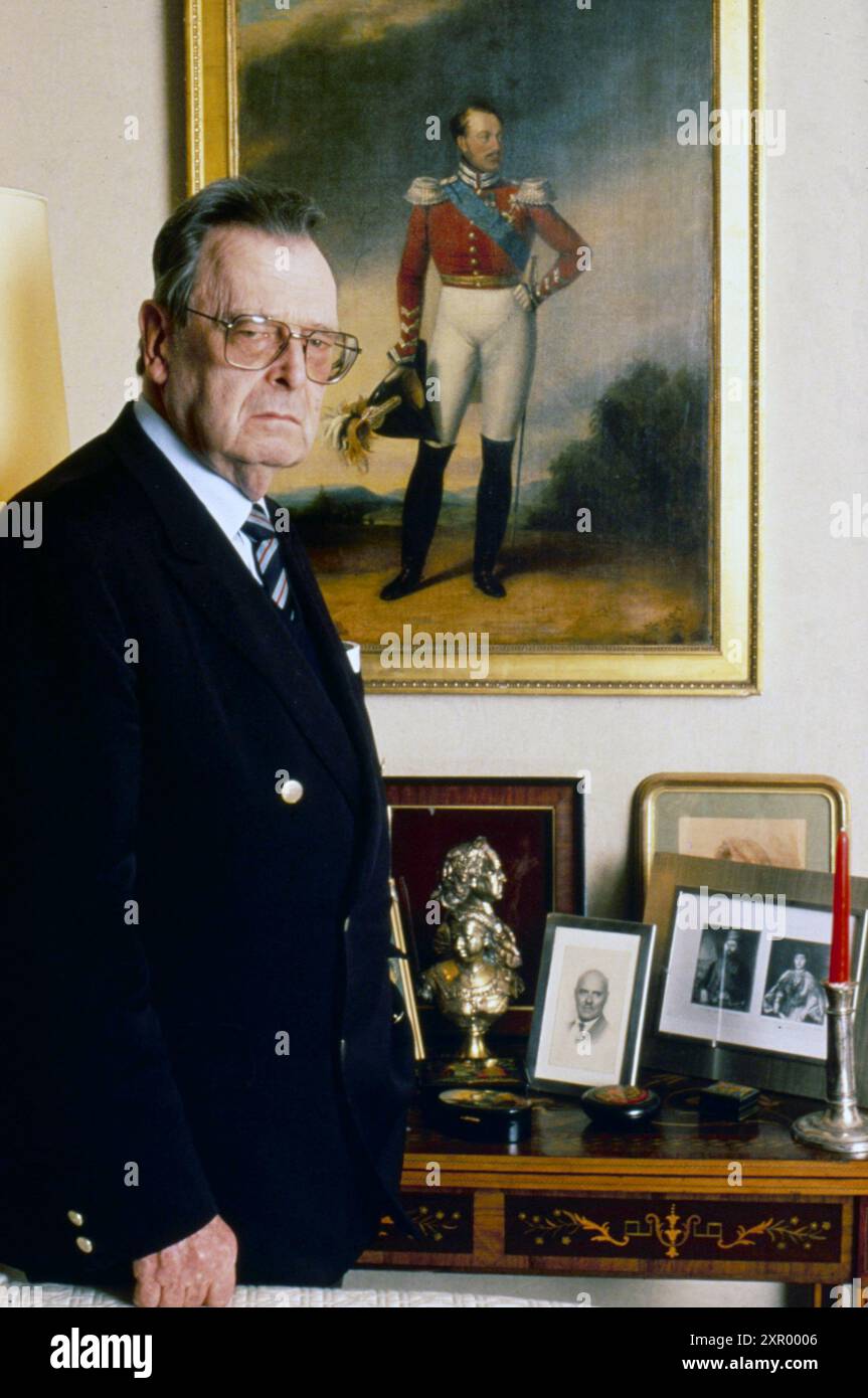 Febbraio 1988Archivio StoricoOlycom/LaPresseIl Granduca Vladimir Kirillovitch Romanov (Porvoo, 30 agosto 1917 &#x2013; Miami, 21 april 1992) &#xe8; stato pretendente al trono imperiale russo e capo della famiglia Romanov dal 1938 fino alla sua morte. Nella Foto: Granduka Wladimir Kirillowitsch RomanovIn dem Foto: Großherzog Wladimir Kirillowitsch Romanov Stockfoto