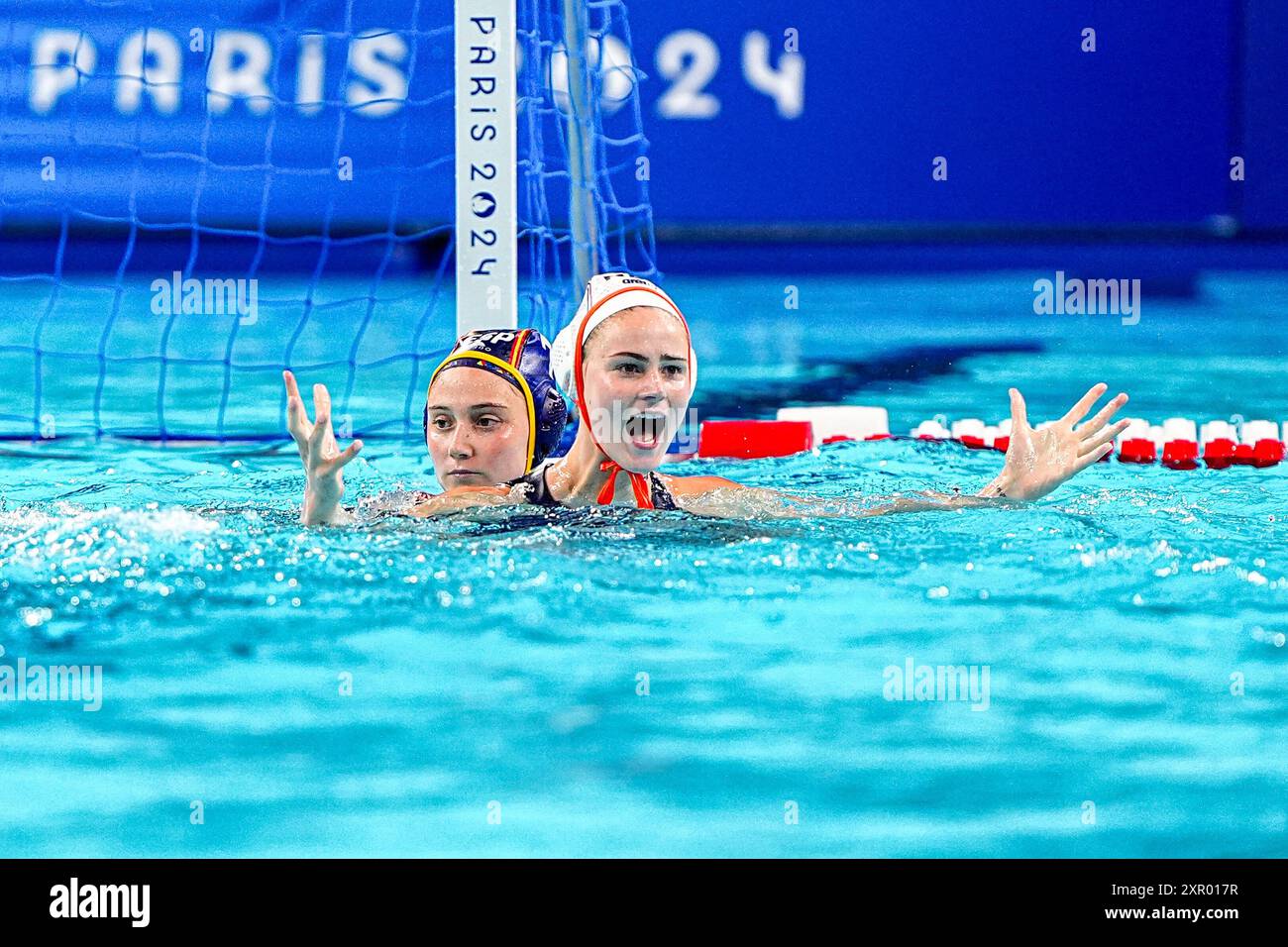 Paris, Frankreich. August 2024. PARIS, FRANKREICH - 8. AUGUST: Brigitte Sleeking aus den Niederlanden feiert das Tor und Elena Ruiz Barril aus Spanien sieht beim Halbfinale der Olympischen Spiele 2024 in Paris, Frankreich, am 13. Tag in La Defense am 8. August 2024, niedergeschlagen aus. (Foto von Andre Weening/Orange Pictures) Credit: Orange Pics BV/Alamy Live News Stockfoto