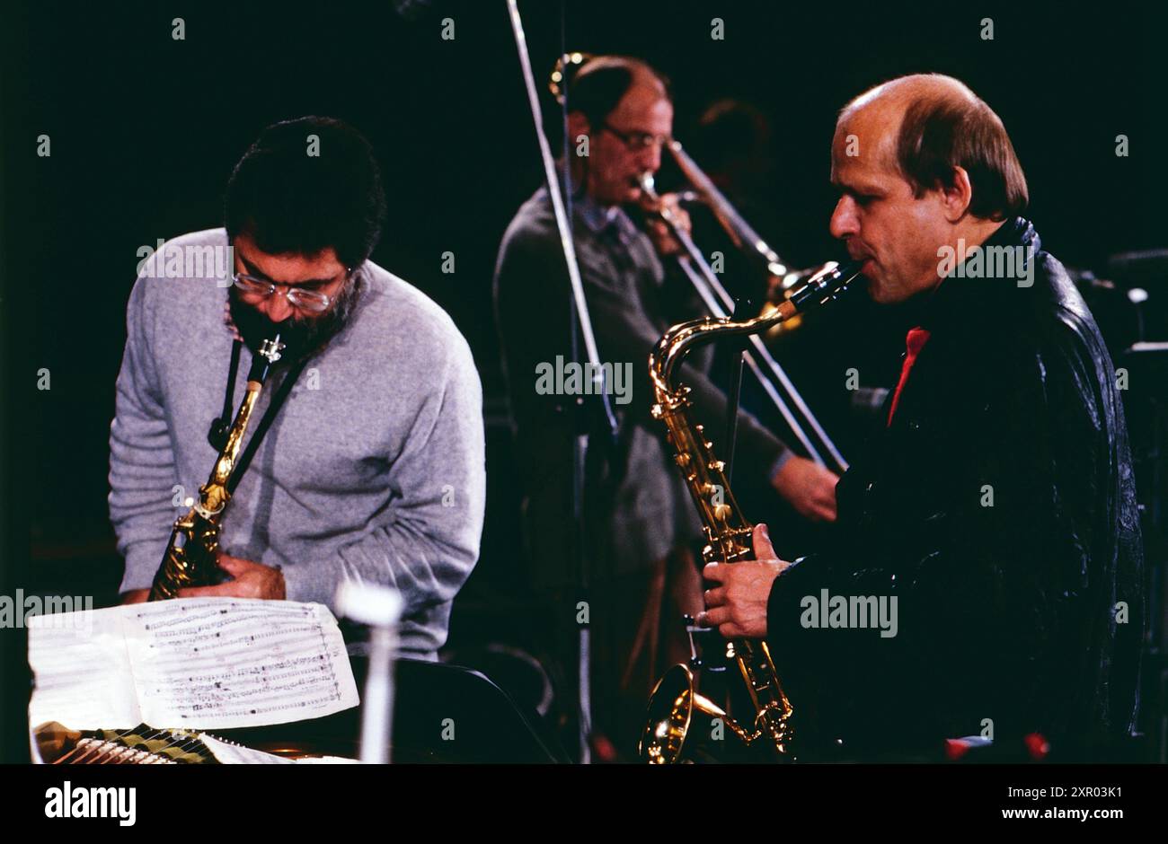 Jazz fest Berlin, Philharmonie, 1986, Auftritt des Globe Unity Orchestra, mit den Jazz Musikern: Evan Parker, britischer Tenorsaxophonist, Albert Mangelsdorff, deutscher Posaunist, Ernst-Ludwig Petrowsky, deutscher Altsaxophonist Stockfoto