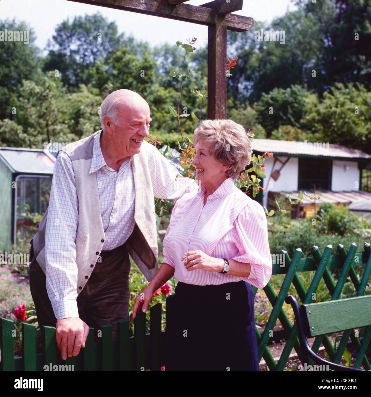 Auf dem Abstellgleis - ein Beppo-Brem-Special, Sendung vom Bayerischen Rundfunk, 1990, Regie: Bernd Fischerauer, Szene: Erni Singerl als Luzie Kreuzeder, Beppo Brem als Hias Holzinger Stockfoto