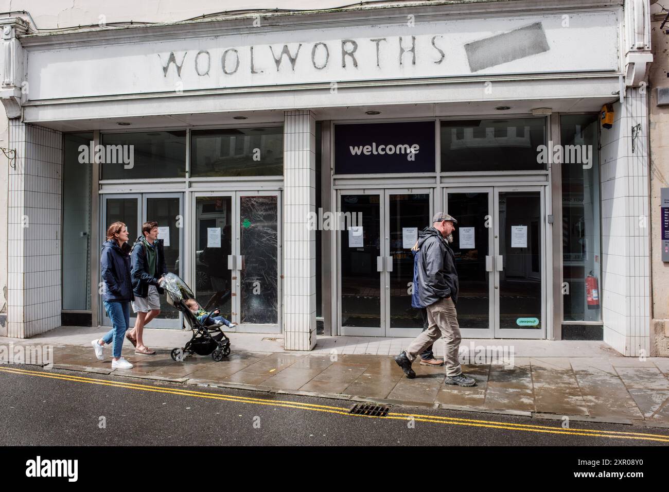 Der ehemalige Woolworths-Laden in der High Street, Brecon, Powys, Wales Stockfoto