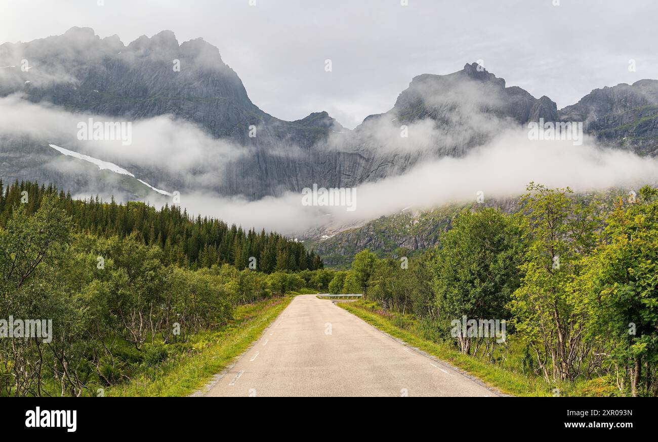 Weg nach Nusfjord (Lofoten, Norwegen) Stockfoto