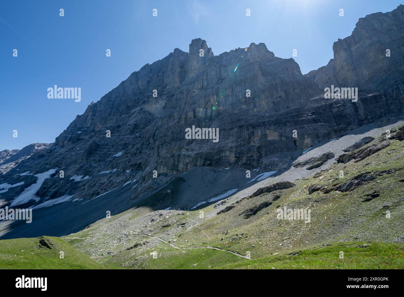 Blick auf die Nordwand des Eiger-Berges in der Schweiz vom Eiger-Wanderweg Stockfoto