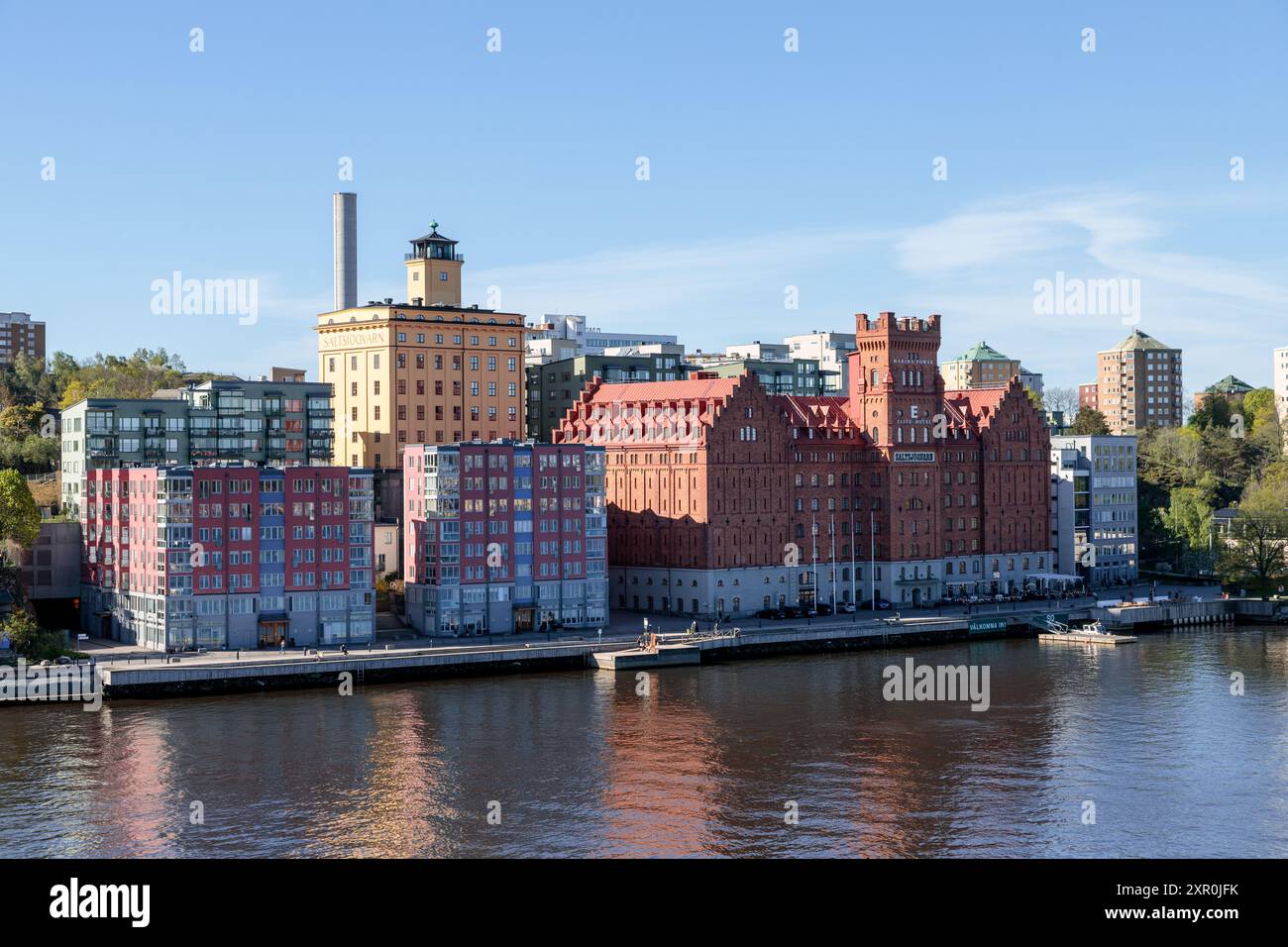 Saltsjoqvarn-Gebäude an der Uferpromenade, Stockholm, Schweden Stockfoto