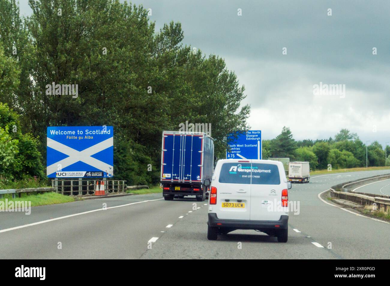 Willkommen in Schottland Schild an der englisch-schottischen Grenze in der Nähe von Gretna Green, wo die Autobahn M6 zur A74(M) wird. Stockfoto