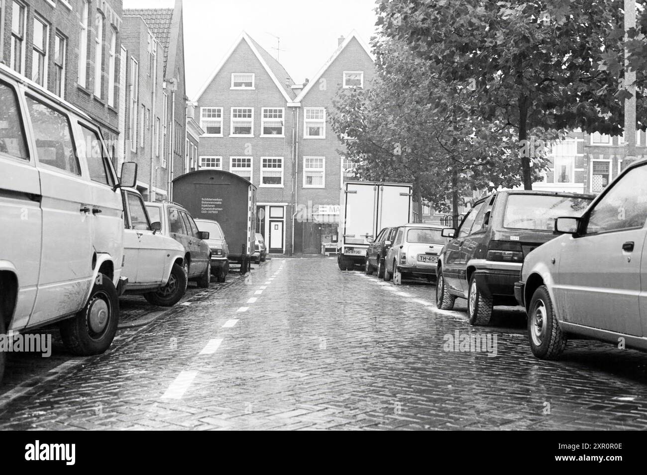Entleerte Strecke für Radfahrer Buttermarkt, Radfahren, Radwege, Radfahrer, Haarlem, Botermarkt, Nederland, 11. Mai 1989, Whizgle Dutch News: Historical Images Tailored for the Future. Erkunden Sie die Vergangenheit der Niederlande mit modernen Perspektiven durch Bilder von niederländischen Agenturen. Verbinden der Ereignisse von gestern mit den Erkenntnissen von morgen. Begeben Sie sich auf eine zeitlose Reise mit Geschichten, die unsere Zukunft prägen. Stockfoto