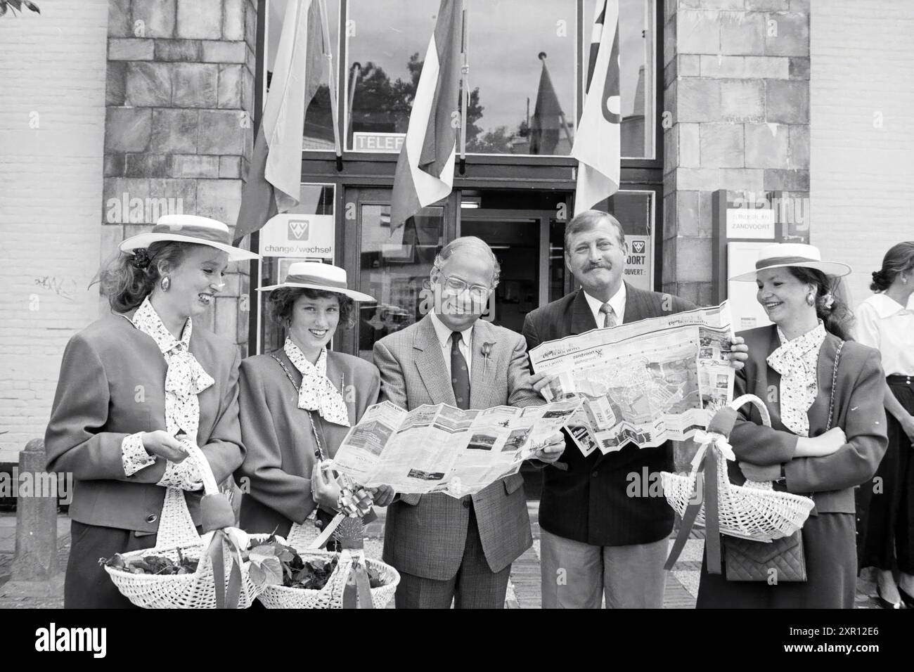 1st City Map, Zandvoort, 24-07-1990, Whizgle Dutch News: Historische Bilder für die Zukunft. Erkunden Sie die Vergangenheit der Niederlande mit modernen Perspektiven durch Bilder von niederländischen Agenturen. Verbinden der Ereignisse von gestern mit den Erkenntnissen von morgen. Begeben Sie sich auf eine zeitlose Reise mit Geschichten, die unsere Zukunft prägen. Stockfoto