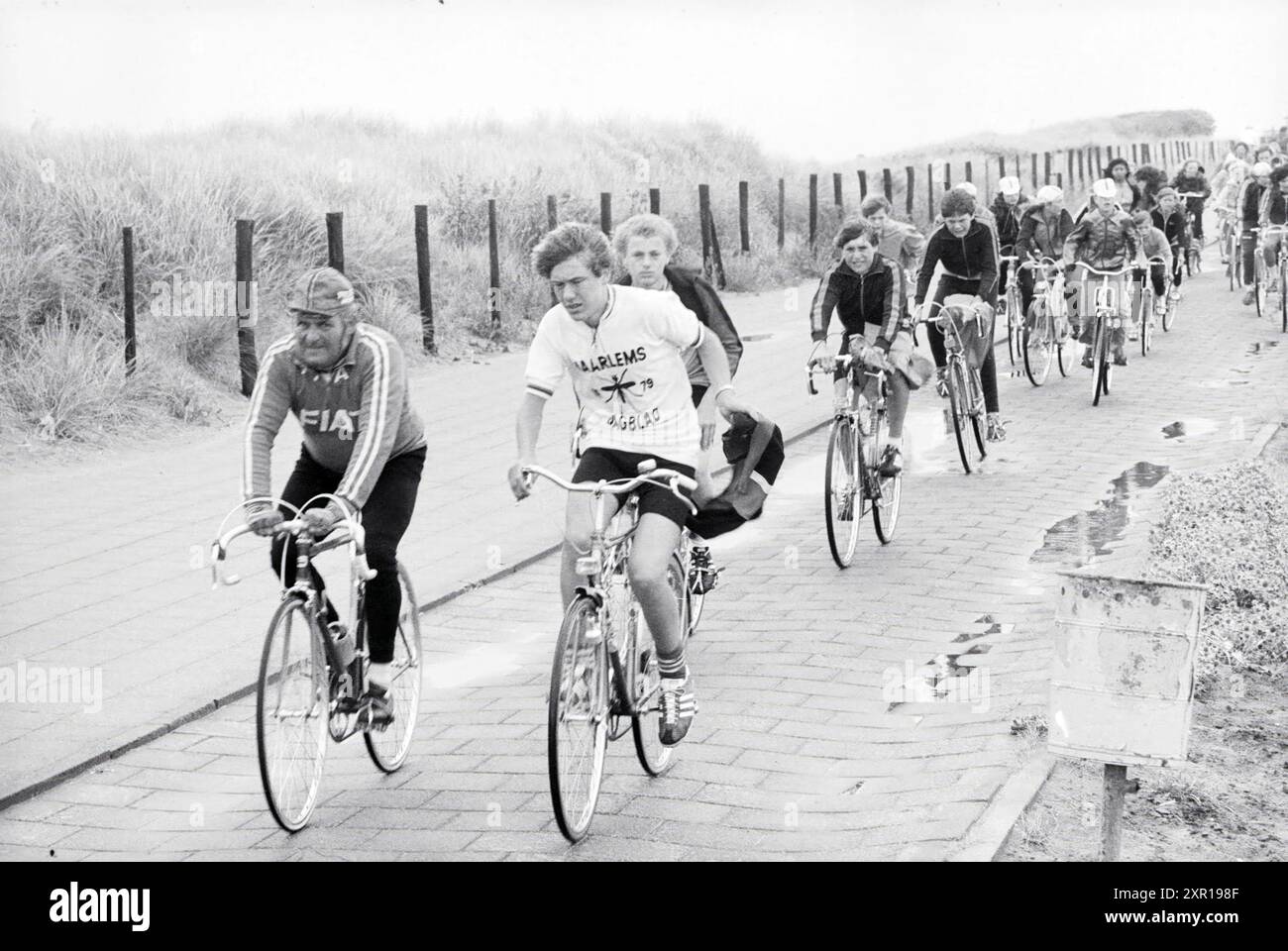 Muggenronde Zandvoort, Muggeronde, Zandvoort, 09-08-1979, Whizgle Dutch News: Historical Images Tailored for the Future. Erkunden Sie die Vergangenheit der Niederlande mit modernen Perspektiven durch Bilder von niederländischen Agenturen. Verbinden der Ereignisse von gestern mit den Erkenntnissen von morgen. Begeben Sie sich auf eine zeitlose Reise mit Geschichten, die unsere Zukunft prägen. Stockfoto