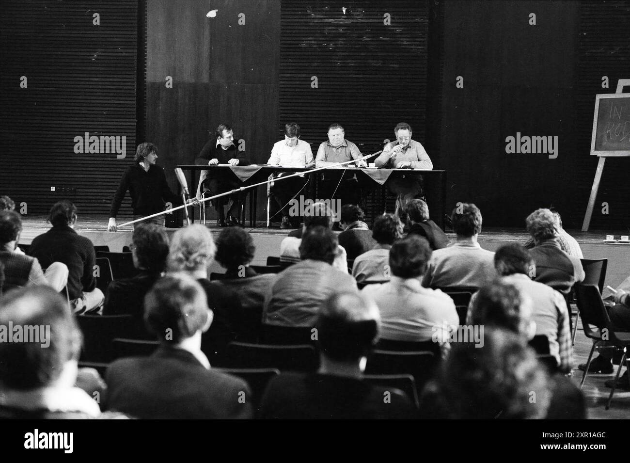 C.O.R. Meeting, Hoogovens, 02.03.1983, Whizgle Dutch News: Historical Images Tailored for the Future. Erkunden Sie die Vergangenheit der Niederlande mit modernen Perspektiven durch Bilder von niederländischen Agenturen. Verbinden der Ereignisse von gestern mit den Erkenntnissen von morgen. Begeben Sie sich auf eine zeitlose Reise mit Geschichten, die unsere Zukunft prägen. Stockfoto