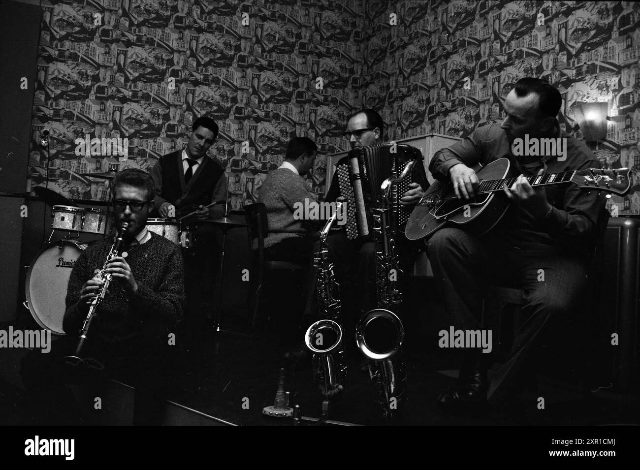 Sunbeam, Music, Orchestras, 13-11-1962, Whizgle Dutch News: Historical Images Tailored for the Future. Erkunden Sie die Vergangenheit der Niederlande mit modernen Perspektiven durch Bilder von niederländischen Agenturen. Verbinden der Ereignisse von gestern mit den Erkenntnissen von morgen. Begeben Sie sich auf eine zeitlose Reise mit Geschichten, die unsere Zukunft prägen. Stockfoto