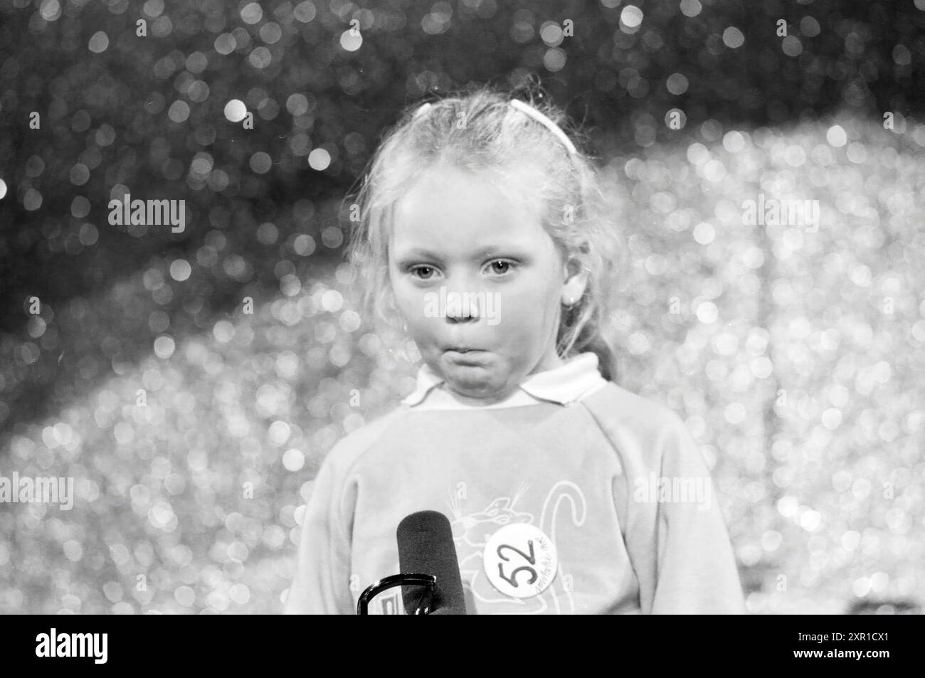 Aufnahmen der Fernsehsendung Wordt Vervolgd, Whizgle Dutch News: Historische Bilder zugeschnitten auf die Zukunft. Erkunden Sie die Vergangenheit der Niederlande mit modernen Perspektiven durch Bilder von niederländischen Agenturen. Verbinden der Ereignisse von gestern mit den Erkenntnissen von morgen. Begeben Sie sich auf eine zeitlose Reise mit Geschichten, die unsere Zukunft prägen. Stockfoto