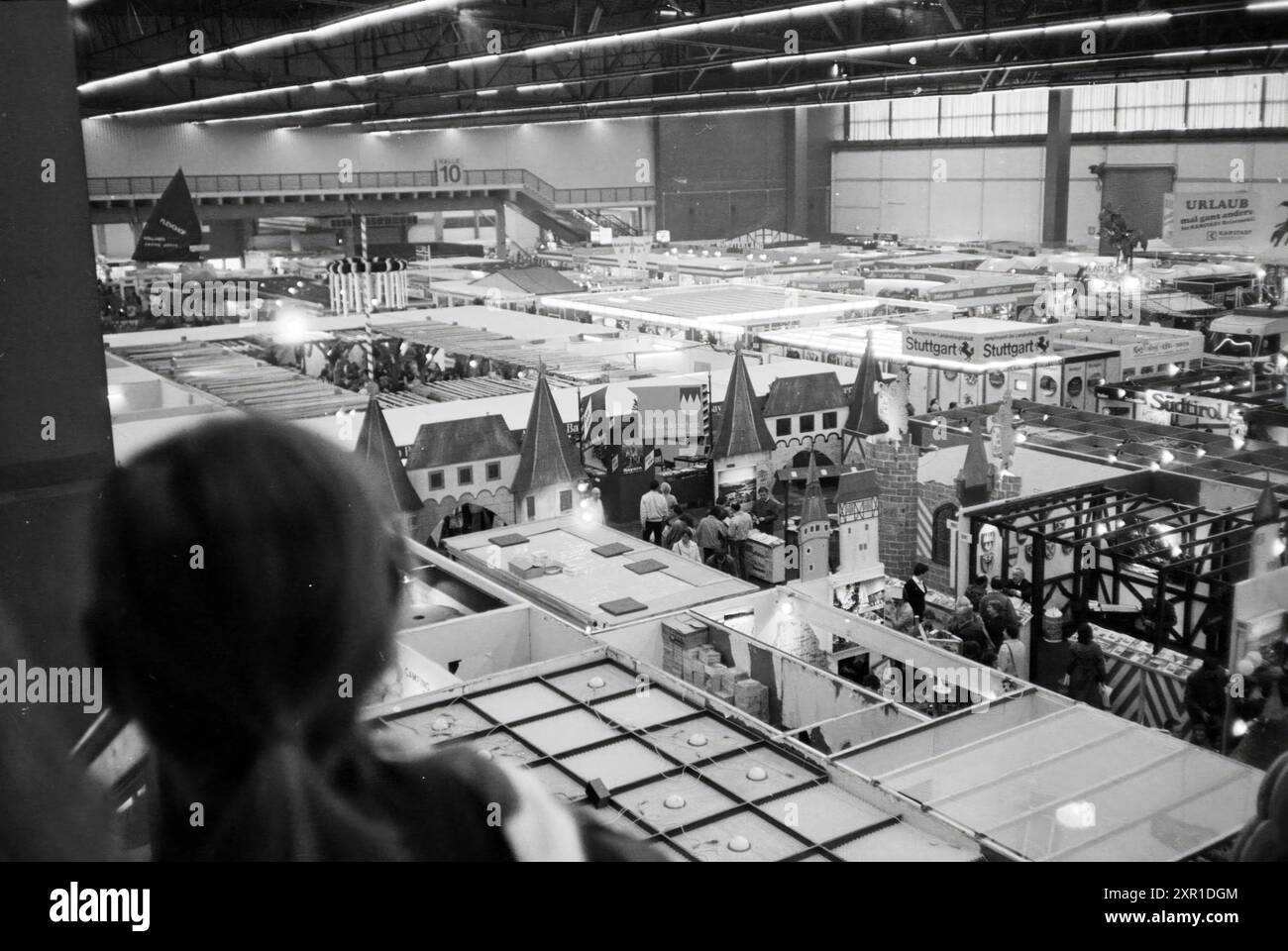 Touristenmesse in Essen Deutschland, Tourismus, Touristen, Essen, Deutschland, 23-03-1982, Whizgle Dutch News: Historical Images Tailored for the Future. Erkunden Sie die Vergangenheit der Niederlande mit modernen Perspektiven durch Bilder von niederländischen Agenturen. Verbinden der Ereignisse von gestern mit den Erkenntnissen von morgen. Begeben Sie sich auf eine zeitlose Reise mit Geschichten, die unsere Zukunft prägen. Stockfoto