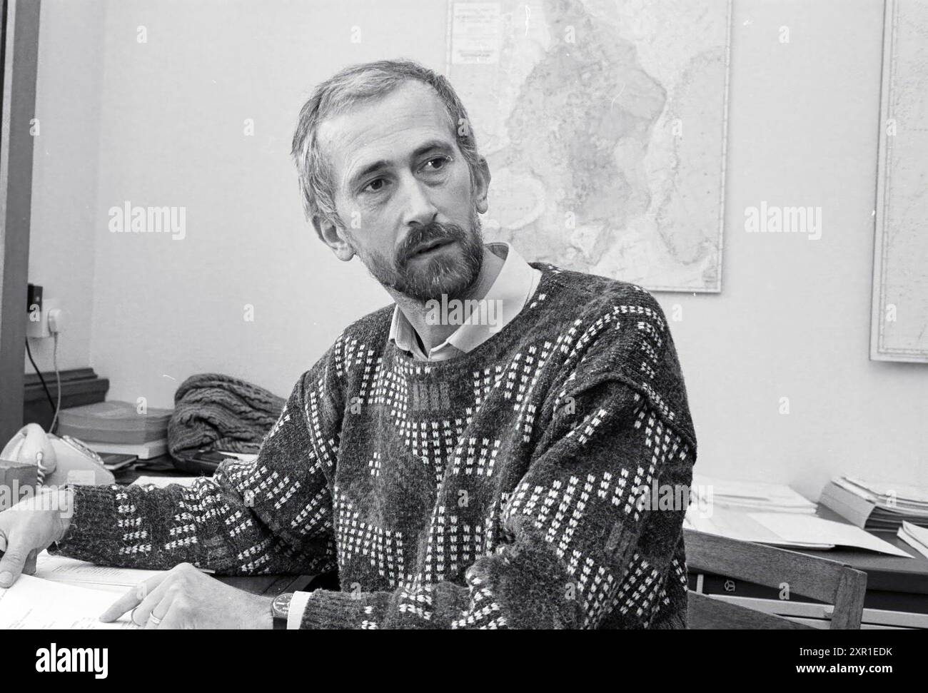 Herr Ad Korten, Rivo, IJmuiden, Personen, IJmuiden, the Netherlands, 08-12-1987, Whizgle Dutch News: Historical Images Tailored for the Future. Erkunden Sie die Vergangenheit der Niederlande mit modernen Perspektiven durch Bilder von niederländischen Agenturen. Verbinden der Ereignisse von gestern mit den Erkenntnissen von morgen. Begeben Sie sich auf eine zeitlose Reise mit Geschichten, die unsere Zukunft prägen. Stockfoto