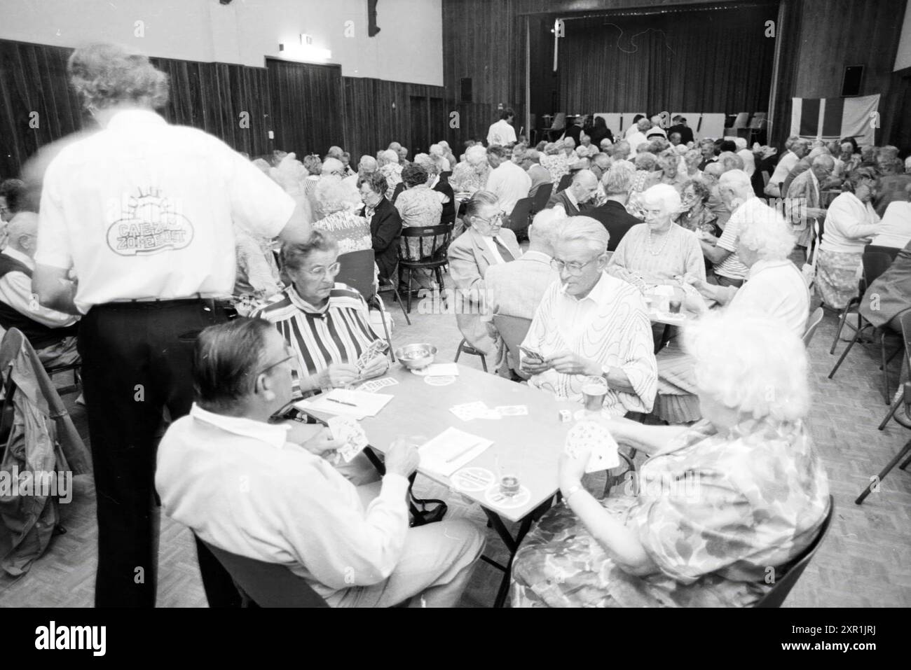 KlaverJacks S'poort N, Cards, Santpoort-Noord, 02-08-1989, Whizgle Dutch News: Historical Images Tailored for the Future. Erkunden Sie die Vergangenheit der Niederlande mit modernen Perspektiven durch Bilder von niederländischen Agenturen. Verbinden der Ereignisse von gestern mit den Erkenntnissen von morgen. Begeben Sie sich auf eine zeitlose Reise mit Geschichten, die unsere Zukunft prägen. Stockfoto