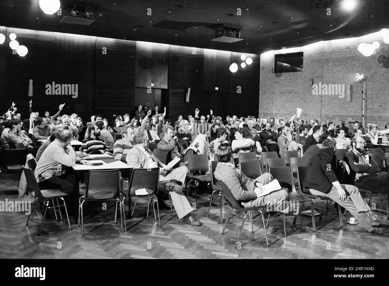 C.O.R. Meeting, Hoogovens, 02.03.1983, Whizgle Dutch News: Historical Images Tailored for the Future. Erkunden Sie die Vergangenheit der Niederlande mit modernen Perspektiven durch Bilder von niederländischen Agenturen. Verbinden der Ereignisse von gestern mit den Erkenntnissen von morgen. Begeben Sie sich auf eine zeitlose Reise mit Geschichten, die unsere Zukunft prägen. Stockfoto