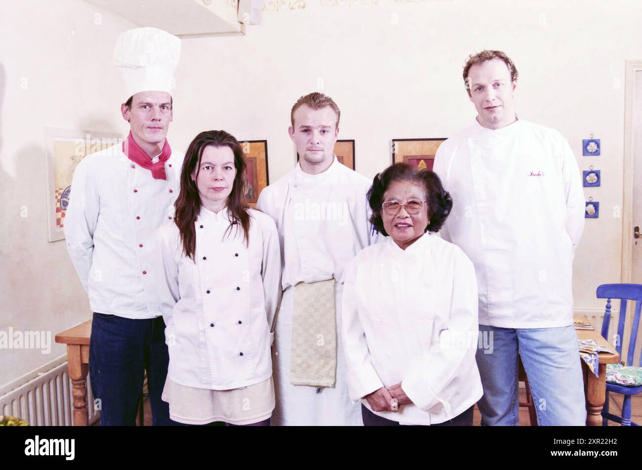Gruppe von Köchen, 12.02.1997, Whizgle Dutch News: Historische Bilder für die Zukunft. Erkunden Sie die Vergangenheit der Niederlande mit modernen Perspektiven durch Bilder von niederländischen Agenturen. Verbinden der Ereignisse von gestern mit den Erkenntnissen von morgen. Begeben Sie sich auf eine zeitlose Reise mit Geschichten, die unsere Zukunft prägen. Stockfoto
