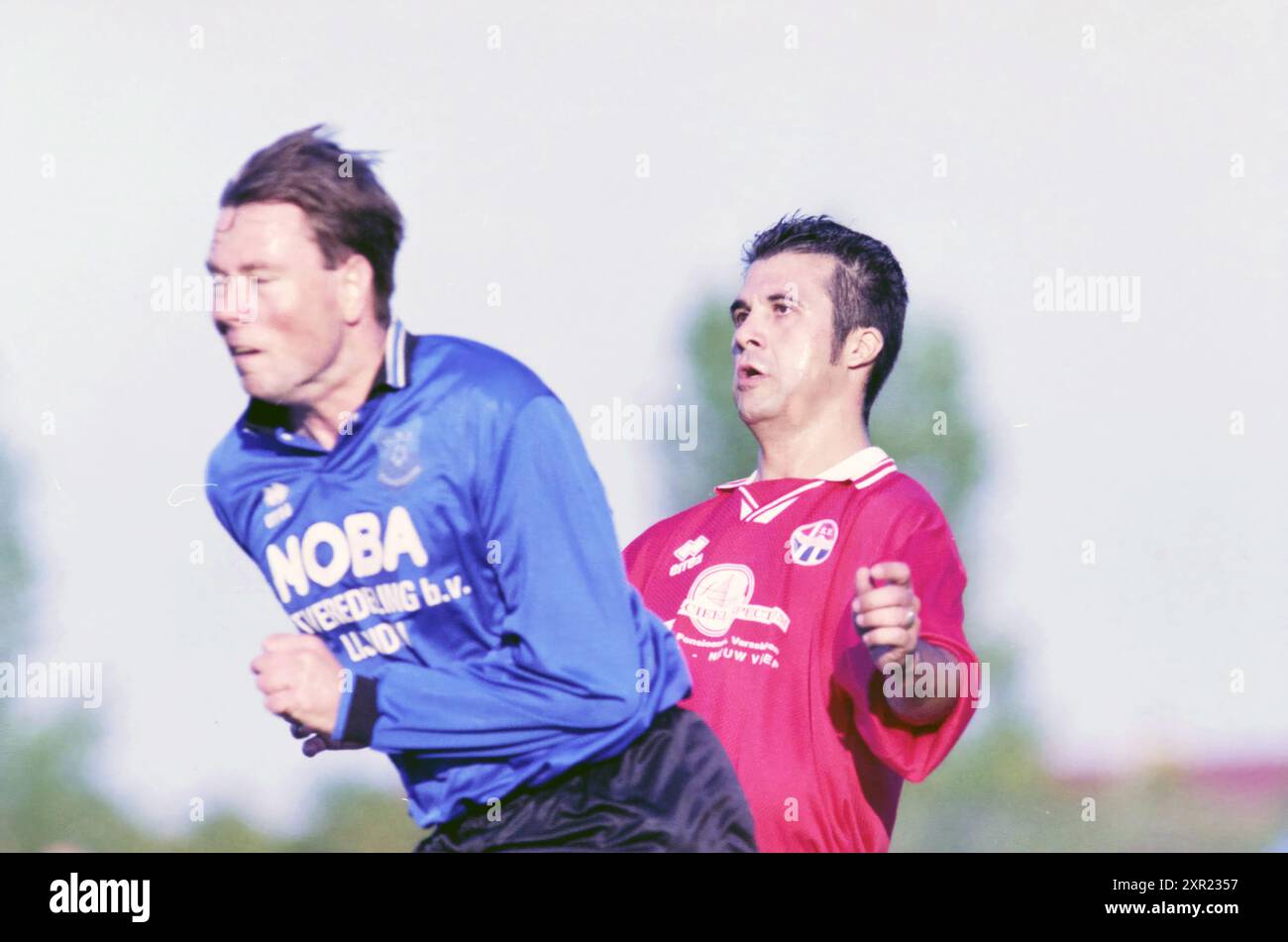 Football, Haarlems Dagblad Cup, Hoofddorp - NAS, 22-08-2000, Whizgle Dutch News: Historische Bilder für die Zukunft. Erkunden Sie die Vergangenheit der Niederlande mit modernen Perspektiven durch Bilder von niederländischen Agenturen. Verbinden der Ereignisse von gestern mit den Erkenntnissen von morgen. Begeben Sie sich auf eine zeitlose Reise mit Geschichten, die unsere Zukunft prägen. Stockfoto