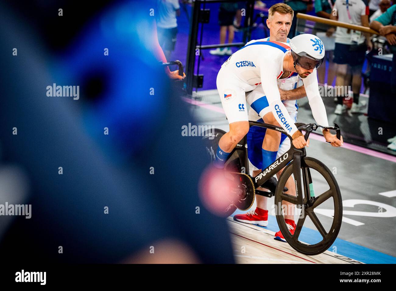 Saint Quentin En Yvelines, Frankreich. August 2024. Jan Vones aus der Tschechischen Republik und Trainer Milan Kadlec während der Olympischen Spiele in Paris, Frankreich, am 8. August 2024. Quelle: Jaroslav Svoboda/CTK Photo/Alamy Live News Stockfoto