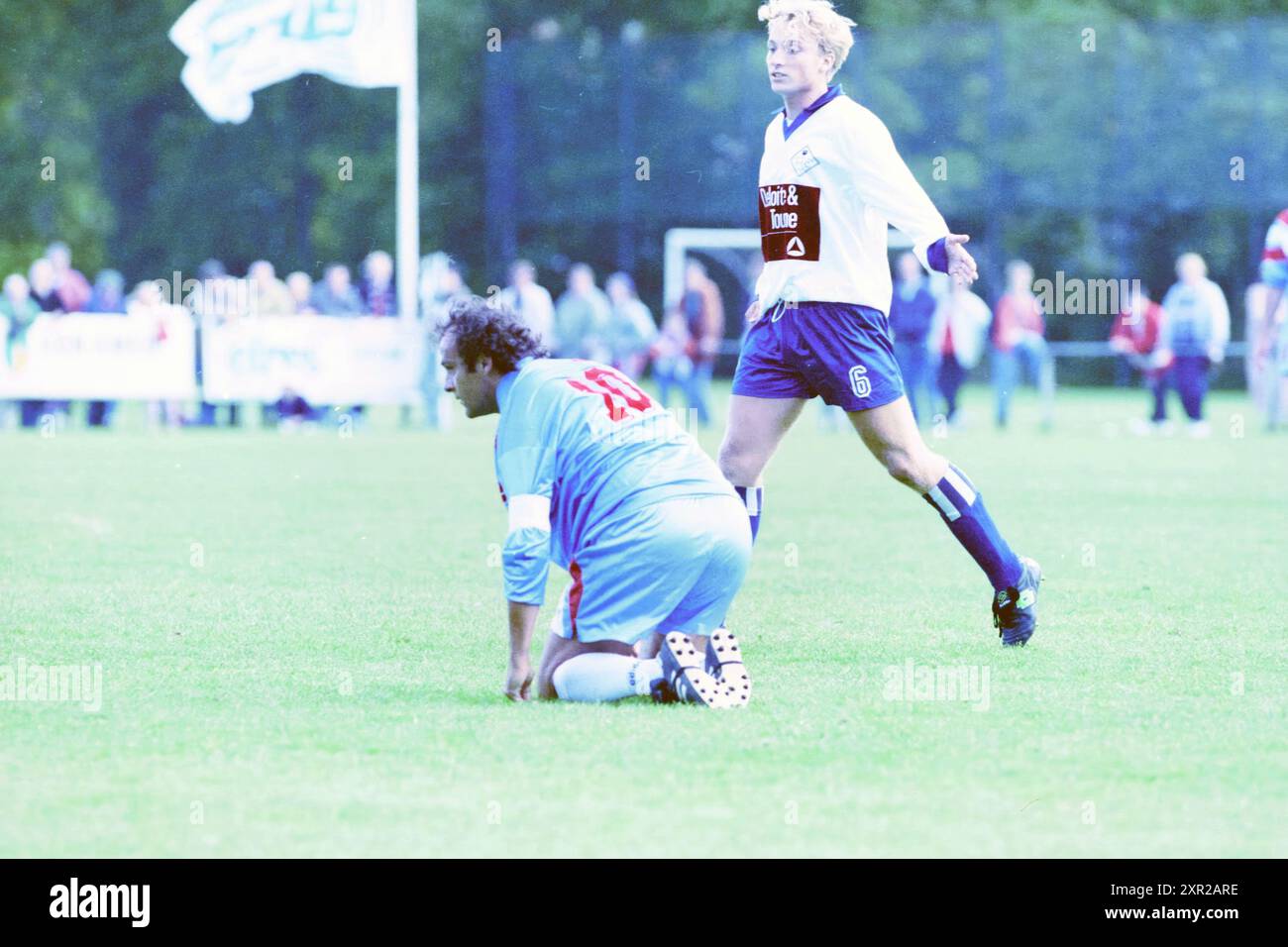 Gala-Match zum 25. Jahrestag des Varietes Club de France gegen Koninklijke H F C, Haarlem, Spanjaardslaan, Niederlande, 00-00-1996, Whizgle Dutch News: historische Bilder für die Zukunft. Erkunden Sie die Vergangenheit der Niederlande mit modernen Perspektiven durch Bilder von niederländischen Agenturen. Verbinden der Ereignisse von gestern mit den Erkenntnissen von morgen. Begeben Sie sich auf eine zeitlose Reise mit Geschichten, die unsere Zukunft prägen. Stockfoto