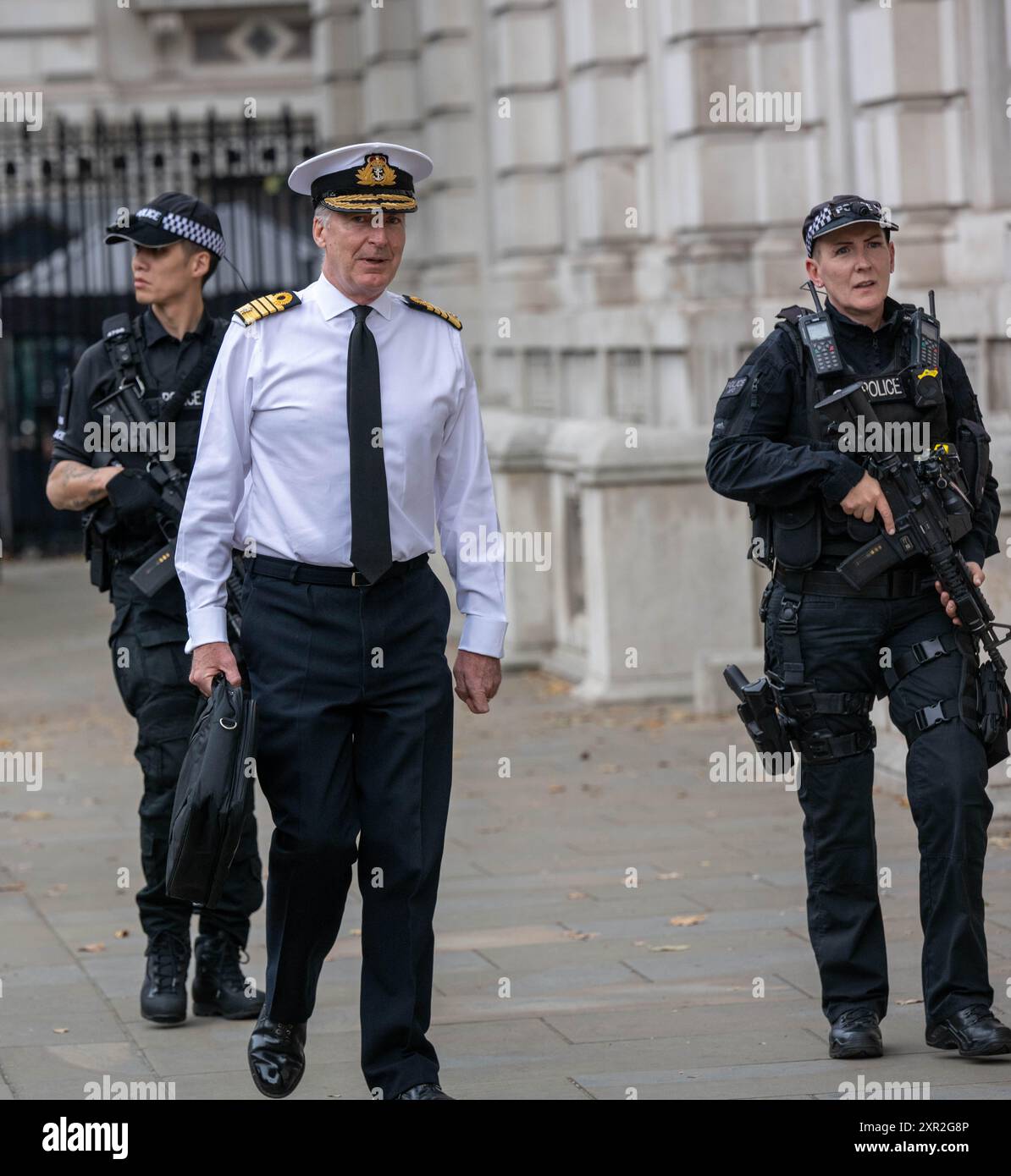 London, Großbritannien. August 2024. Minister und Beamte im Kabinettsbüro, 70 Whitehall, London, Chef des Verteidigungsstabs des Vereinigten Königreichs, Admiral Sir Tony Radakin, Credit: Ian Davidson/Alamy Live News Stockfoto