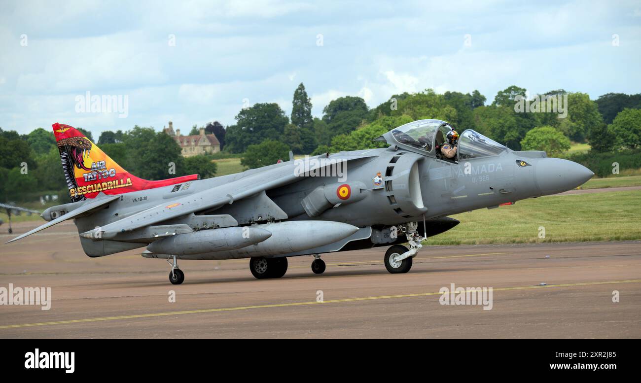 Spanische Marine, McDonnell Douglas AV-8B Harrier II, bei Ankunft am Royal International Air Tattoo 2024 Stockfoto