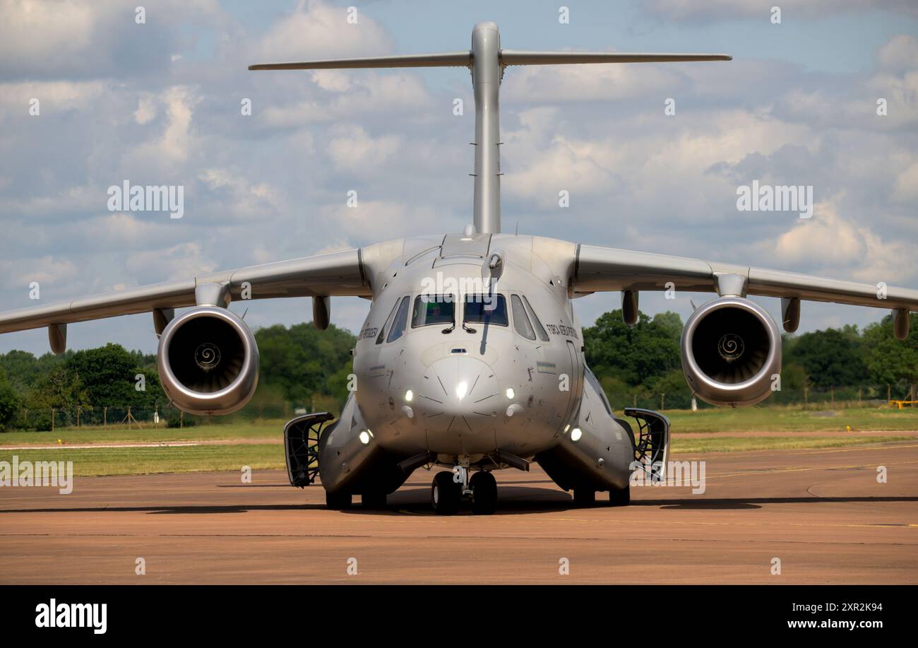 Portugiesisch Embraer C-390 Millennium bei Ankunft am Royal International Air Tattoo 2024 Stockfoto