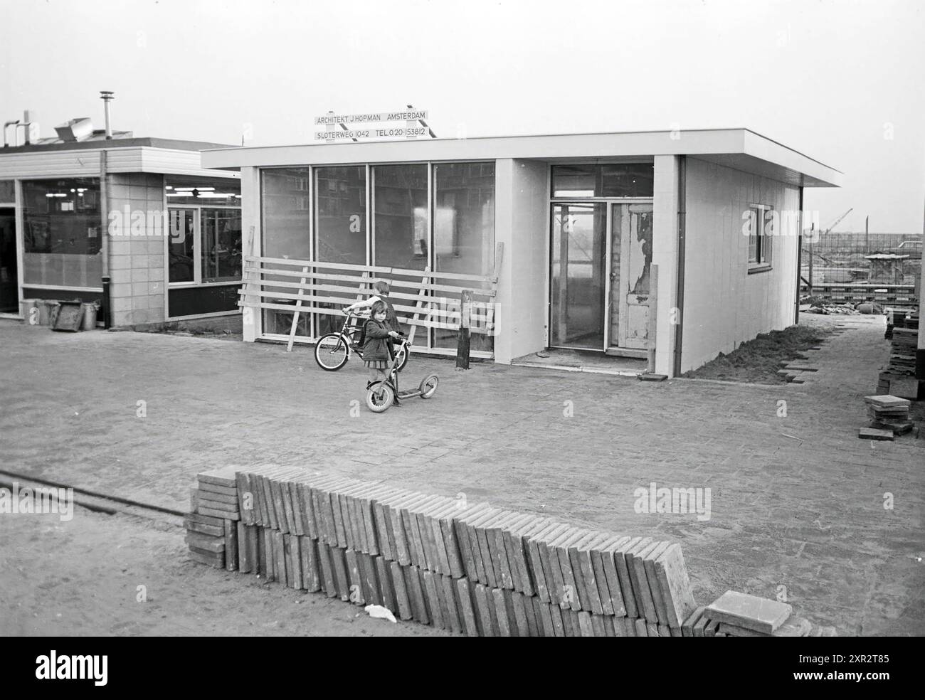 N.Z.H. Survey on the Outside Line, Noord Zuid Hollandse Vervoersmaatschappij N.V., NZ, 26-10-1965, Whizgle Dutch News: Historical Images Tailored for the Future. Erkunden Sie die Vergangenheit der Niederlande mit modernen Perspektiven durch Bilder von niederländischen Agenturen. Verbinden der Ereignisse von gestern mit den Erkenntnissen von morgen. Begeben Sie sich auf eine zeitlose Reise mit Geschichten, die unsere Zukunft prägen. Stockfoto
