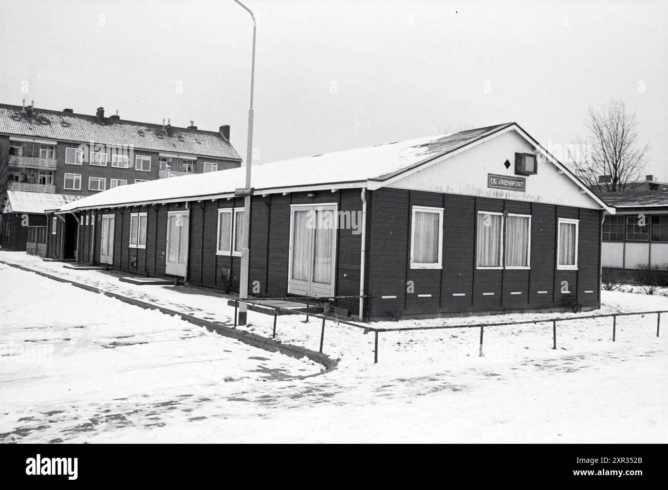 Erw. Grenzposten, B'wijk, Außenansicht, Beverwijk, Niederlande, 28-01-1985, Whizgle Dutch News: Historical Images Tailored for the Future. Erkunden Sie die Vergangenheit der Niederlande mit modernen Perspektiven durch Bilder von niederländischen Agenturen. Verbinden der Ereignisse von gestern mit den Erkenntnissen von morgen. Begeben Sie sich auf eine zeitlose Reise mit Geschichten, die unsere Zukunft prägen. Stockfoto